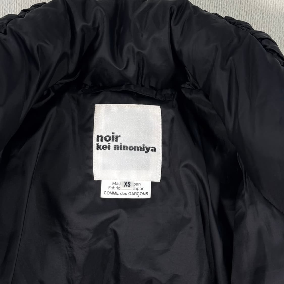 Ruffle Black Down Open Back Padding Jack 상품이미지6