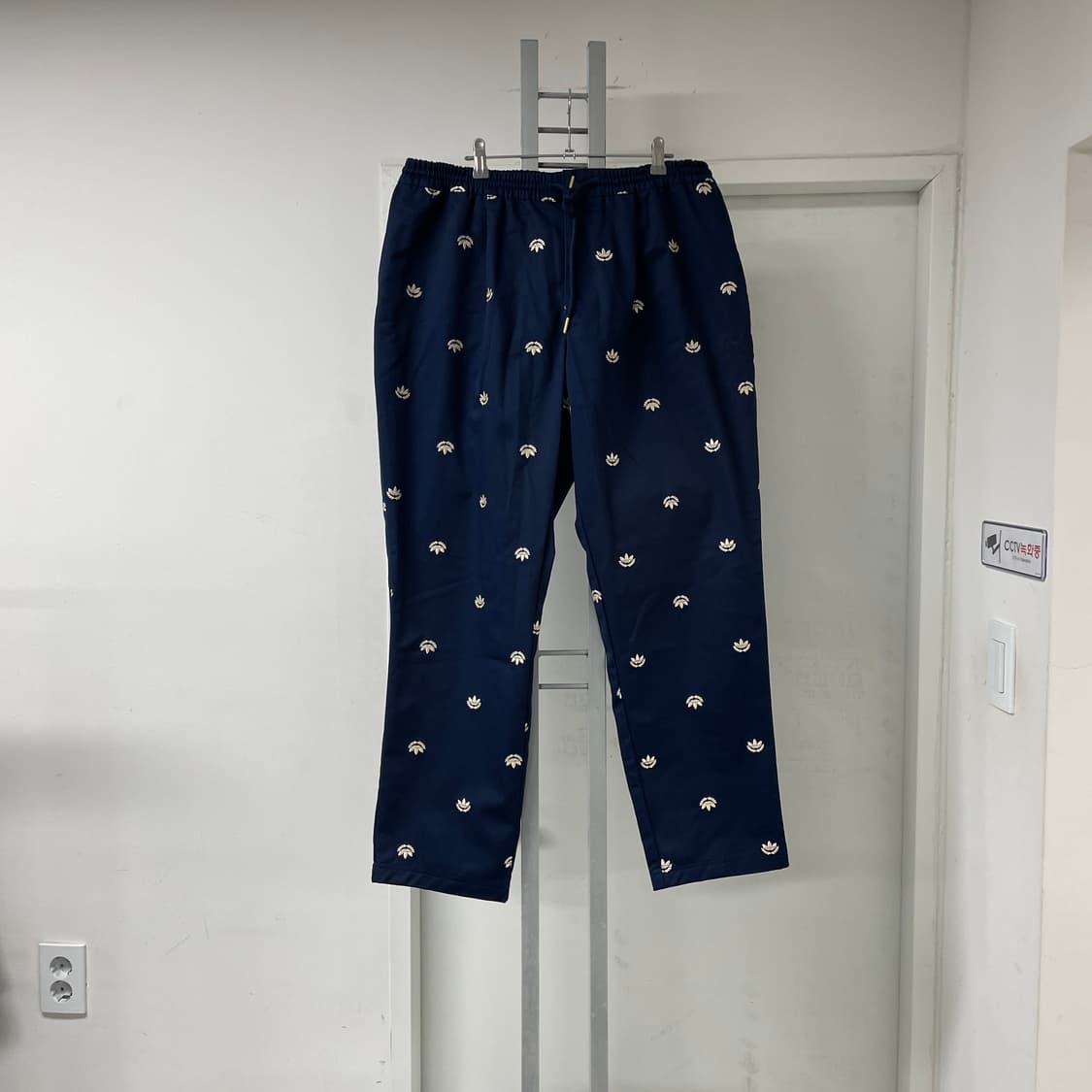 아디다스 멀티 자수 네이비 팬츠 XL 상품이미지1