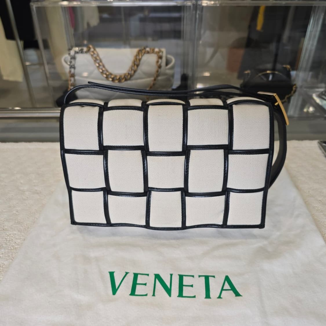 [중고/정품] 보테가 베네타 패디드 카세트백 상품이미지1