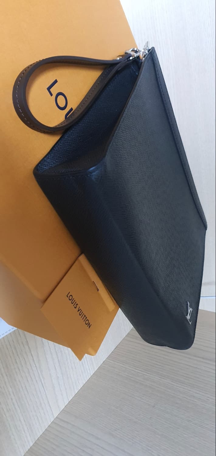 루이비통 포쉐트 보야주 타이가 클러치백 정품S급(감정O) 상품이미지6