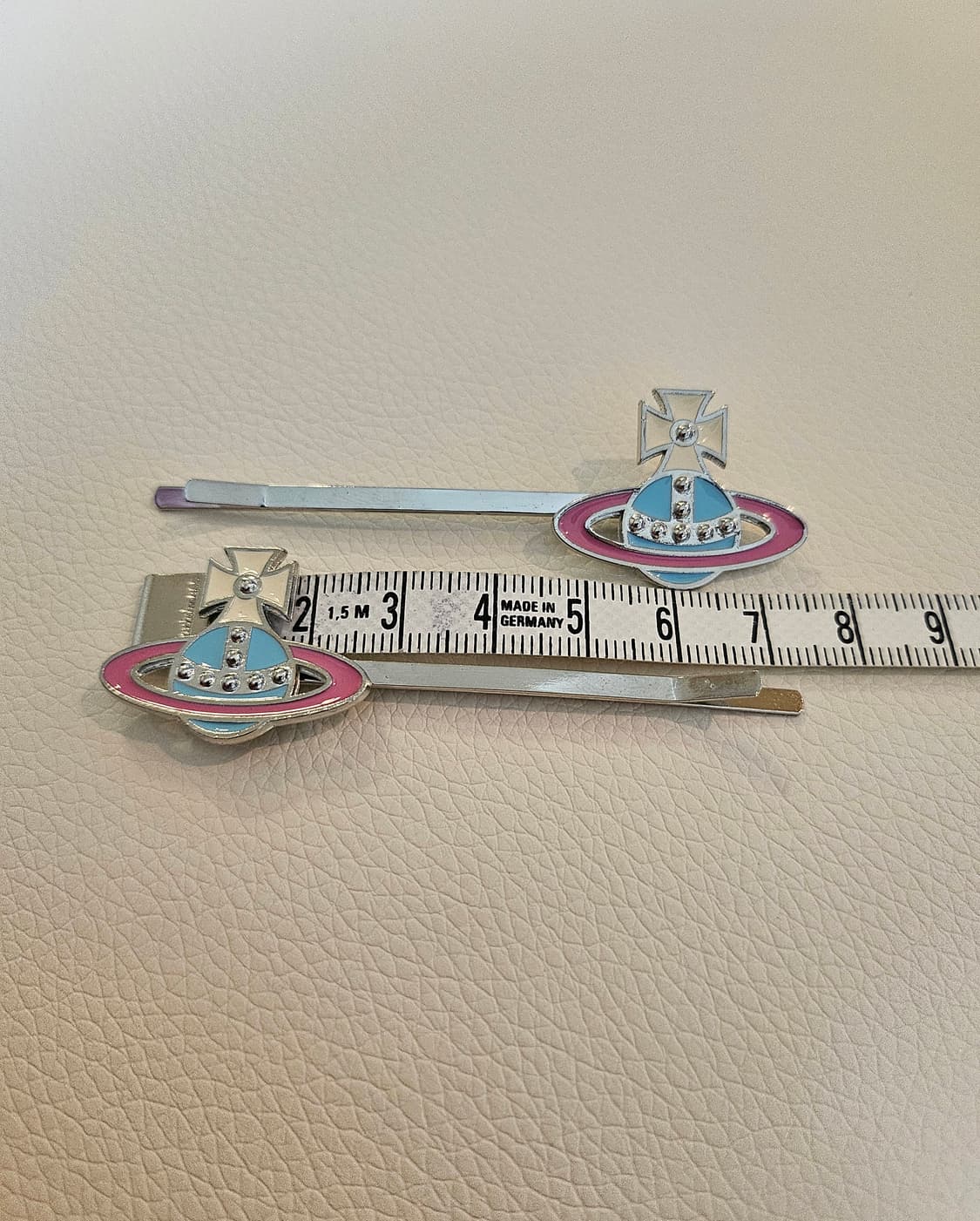 비비안웨스트우드 업사이클링 핑크 헤어핀 세트 상품이미지4