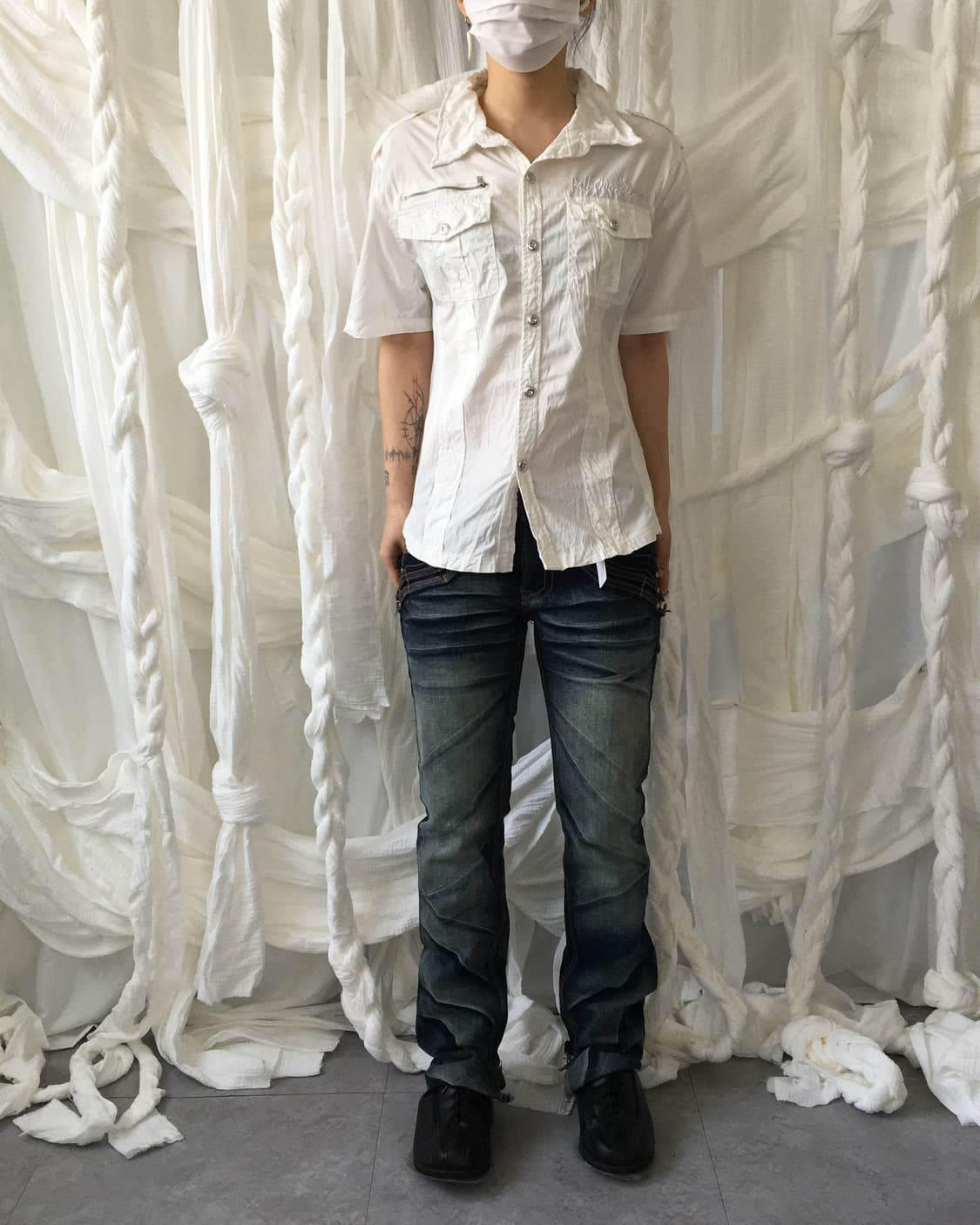 Back needle work point shirt 상품이미지6
