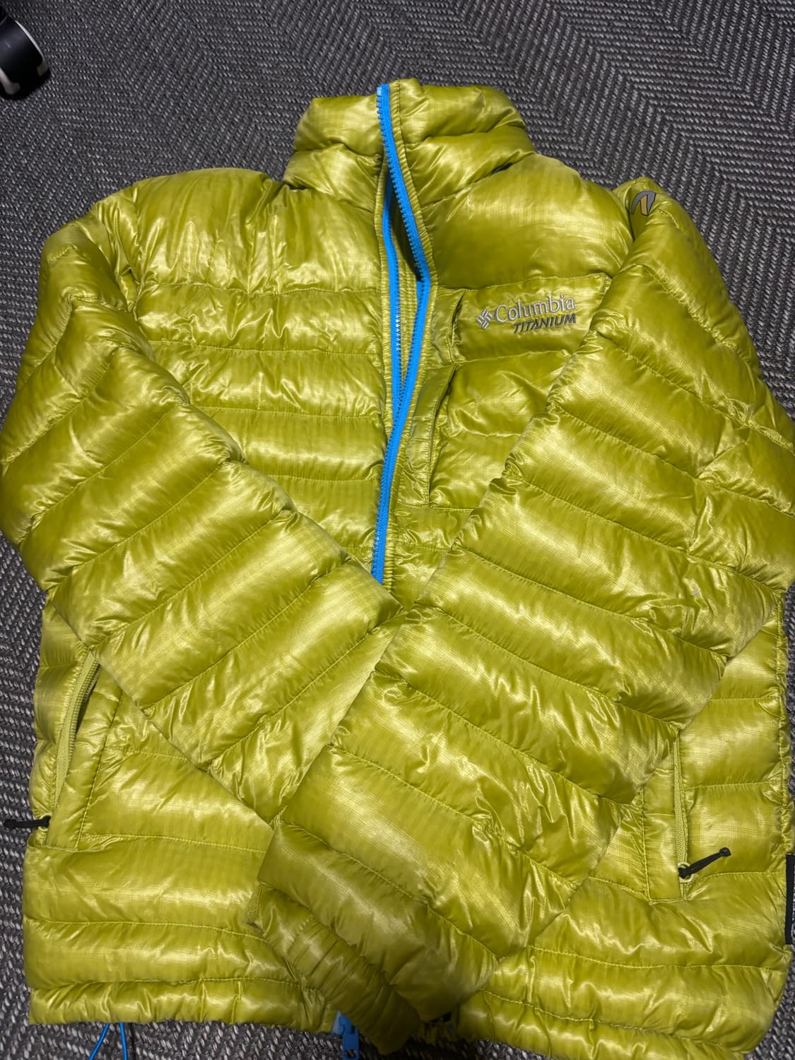 콜롬비아 경량패딩 m사이즈 상품이미지1
