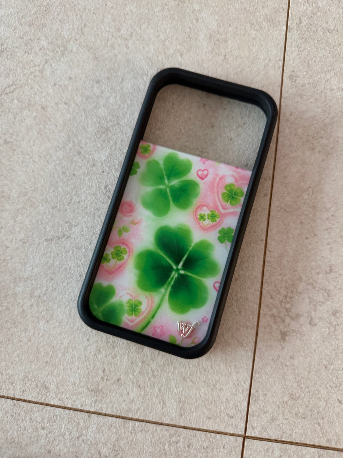 miss lucky wildflower 와일드 플라워 폰케이스 17프로 상품이미지1