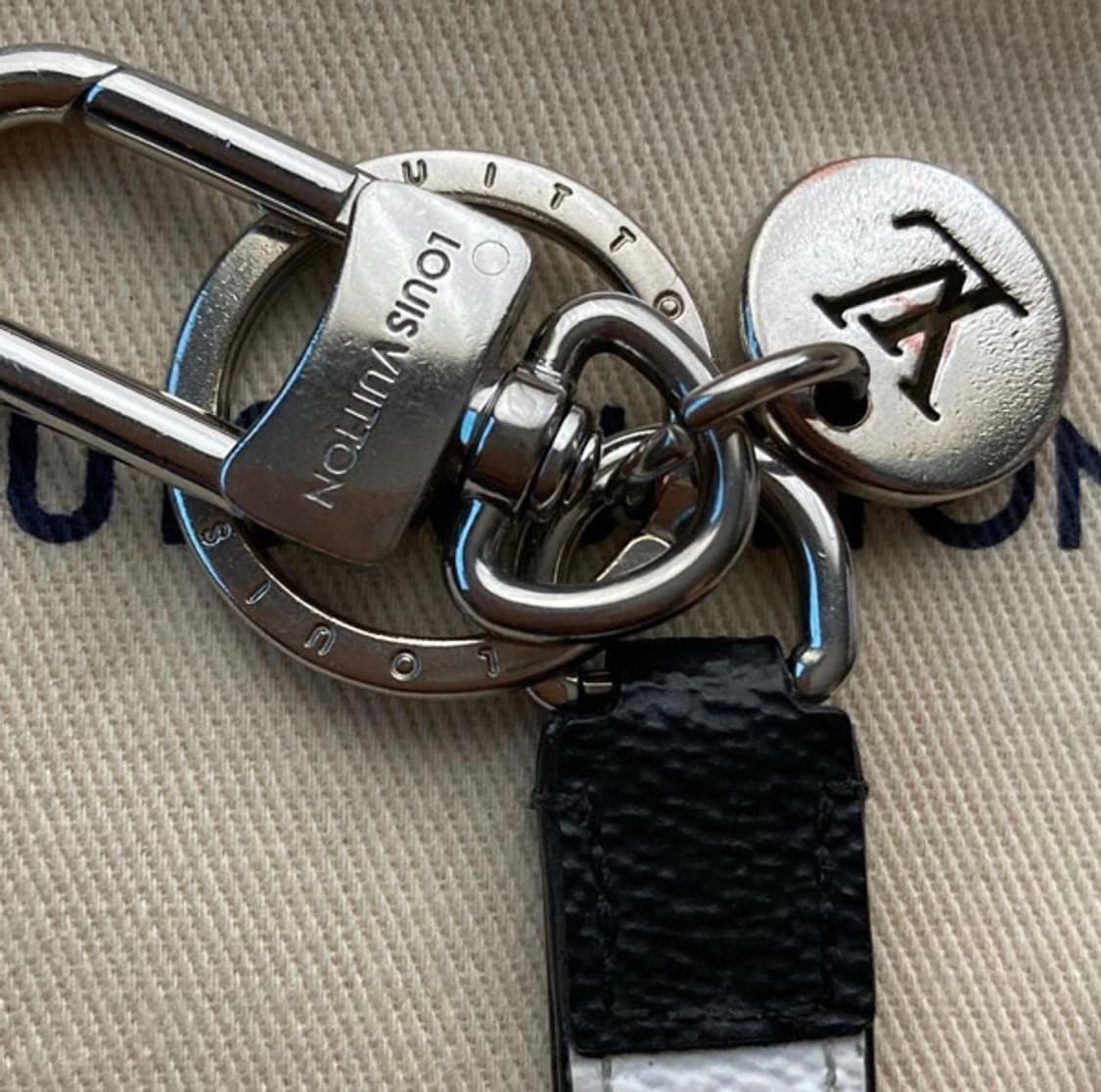 [정품] 루이비통 이클립스 레더 화이트 키링 풀구성품  상품이미지5