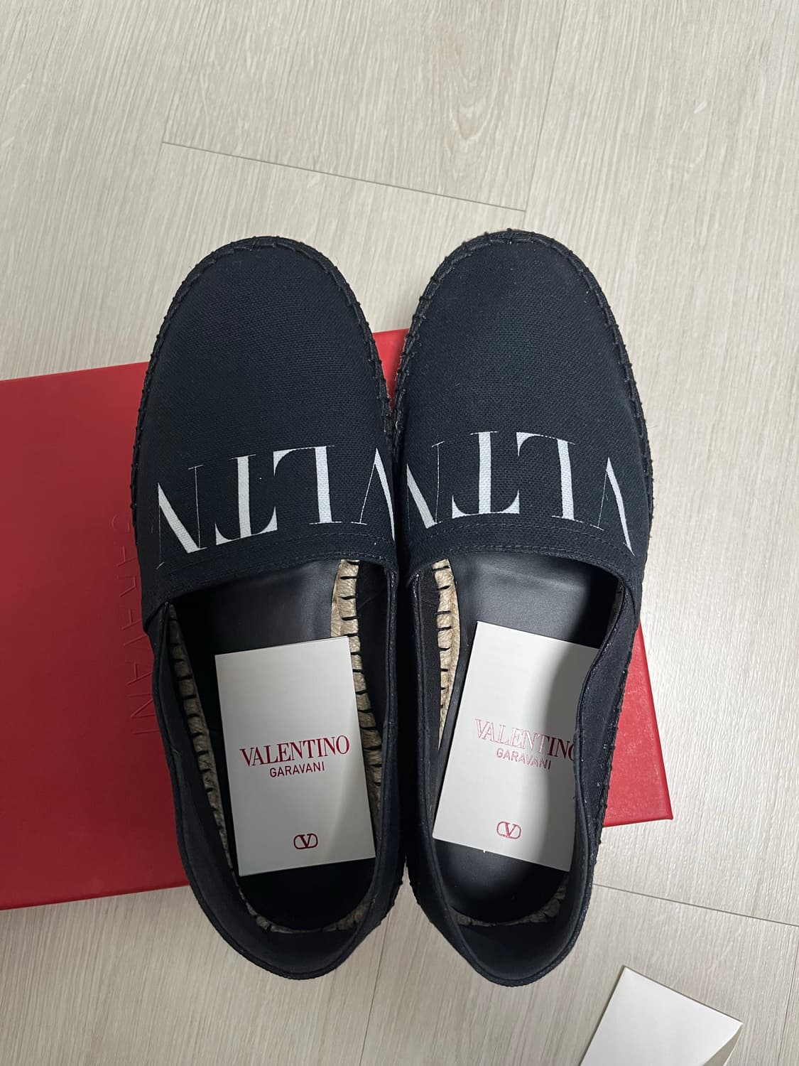 VLTN 에스파듀 39사이즈 판매합니다(완전 새거) 상품이미지1