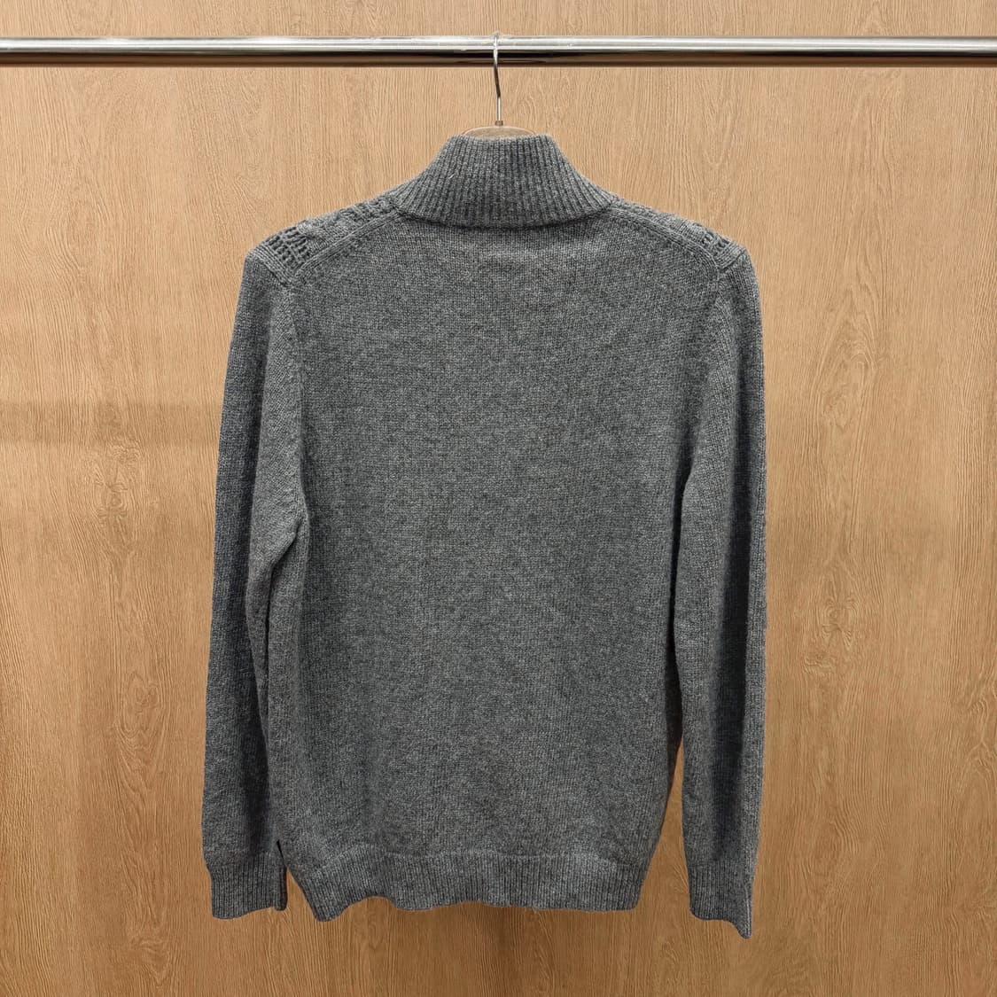 헨리 코튼 하이넥 케이블 니트 가디건 버튼업 디테일 레귤러핏 그레이 상품이미지3