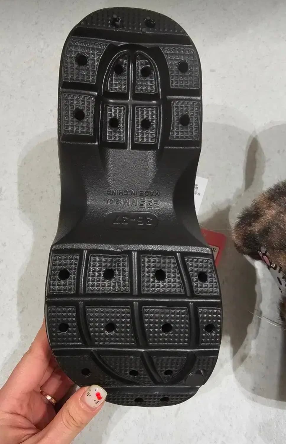 일본정품 아베일 헬로키티 레오파드 퍼 슬리퍼 M사이즈 상품이미지2