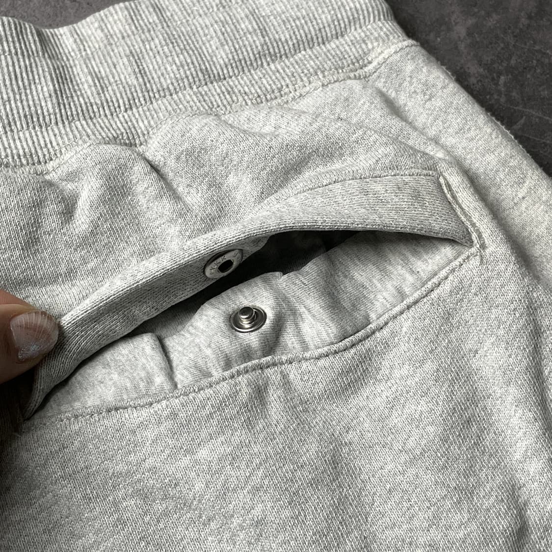 NIKE 나이키 그레이 밴딩 스웨트 하프팬츠 A01165 상품이미지8