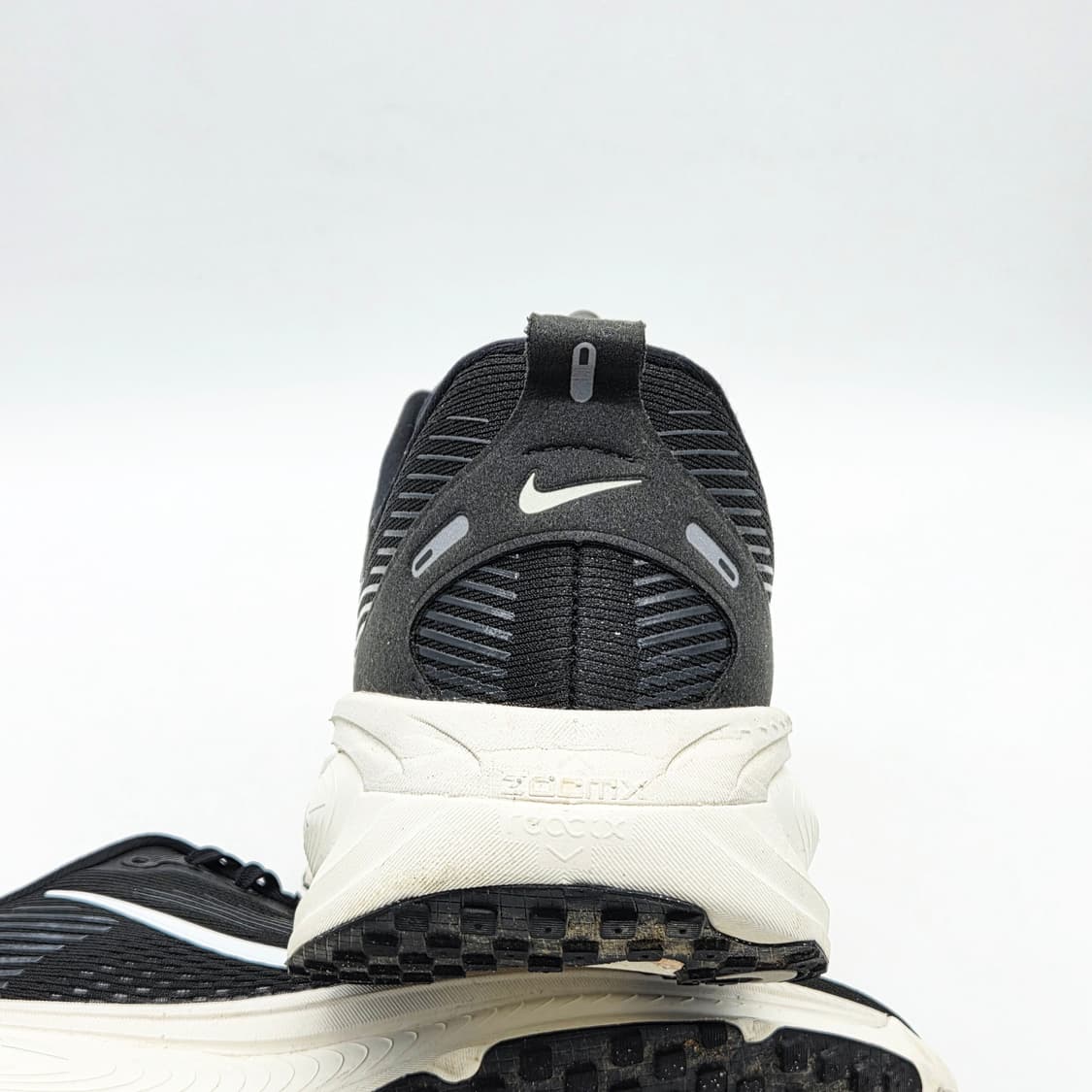  나이키 보메로18 블랙 코코넛 밀크 (285)  상품이미지2