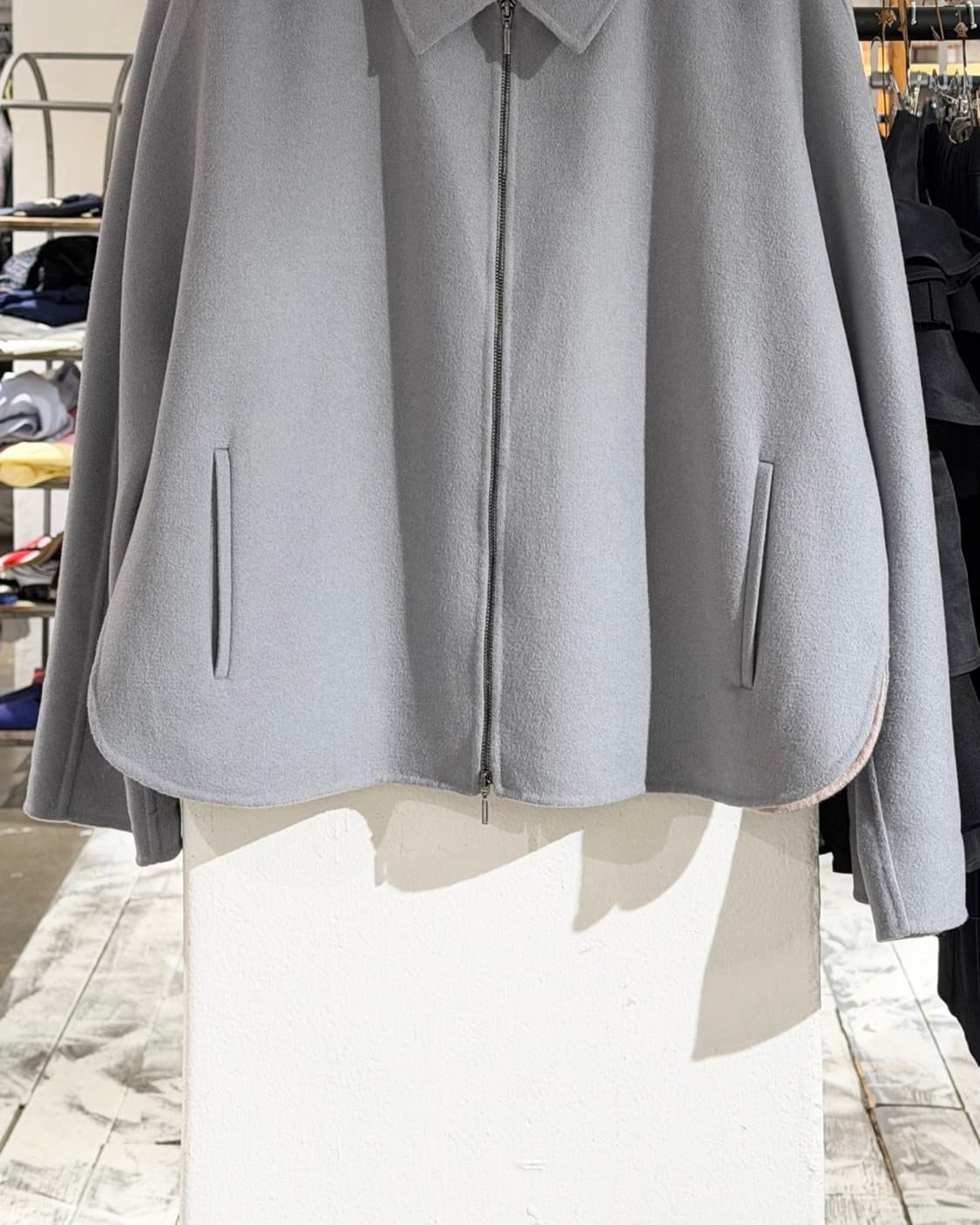 아르마니 컬렉션 그레이 포켓 카라 집업 상품이미지5