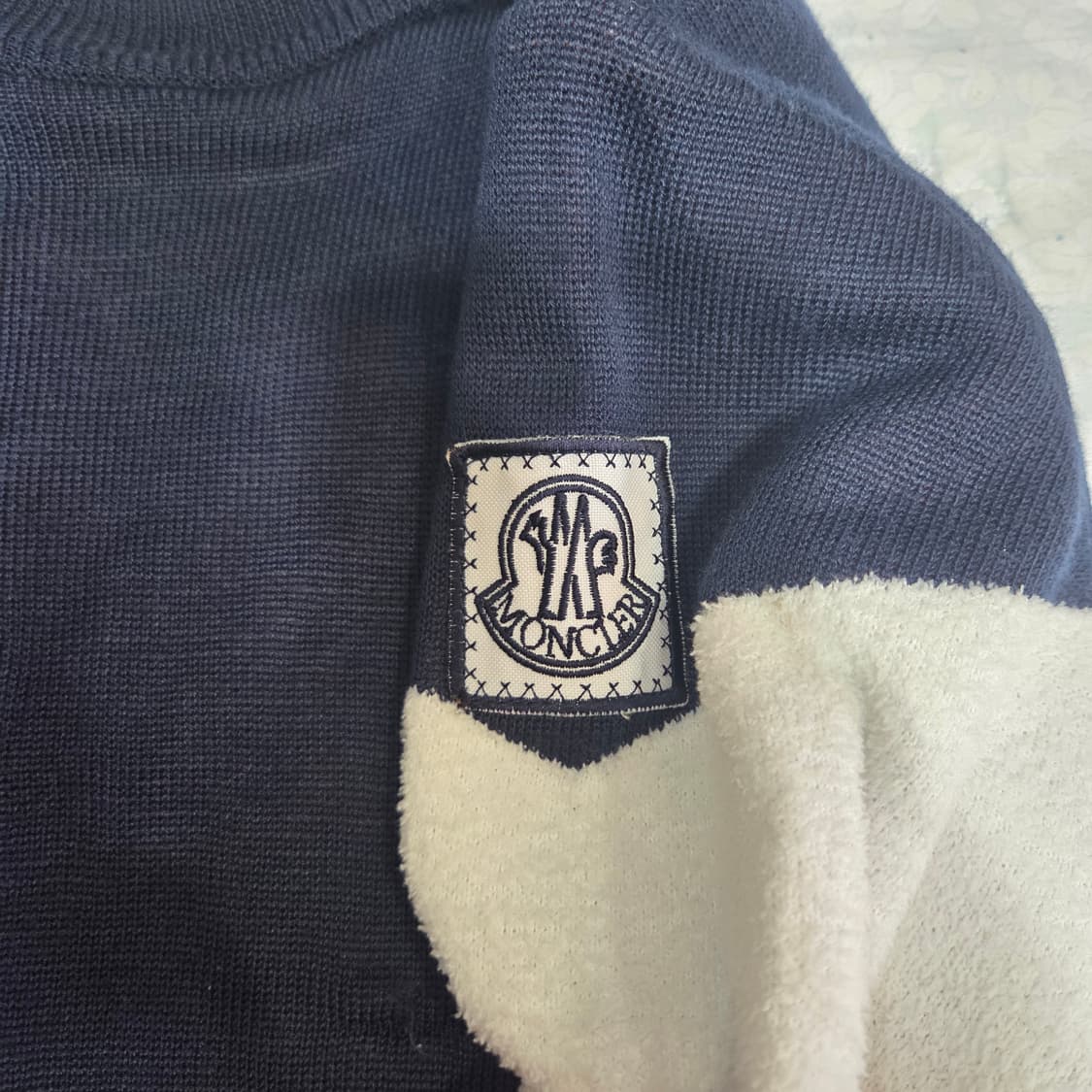 몽클레르 감마블루 네이비 배색 니트 맨투맨 M사이즈 상품이미지4