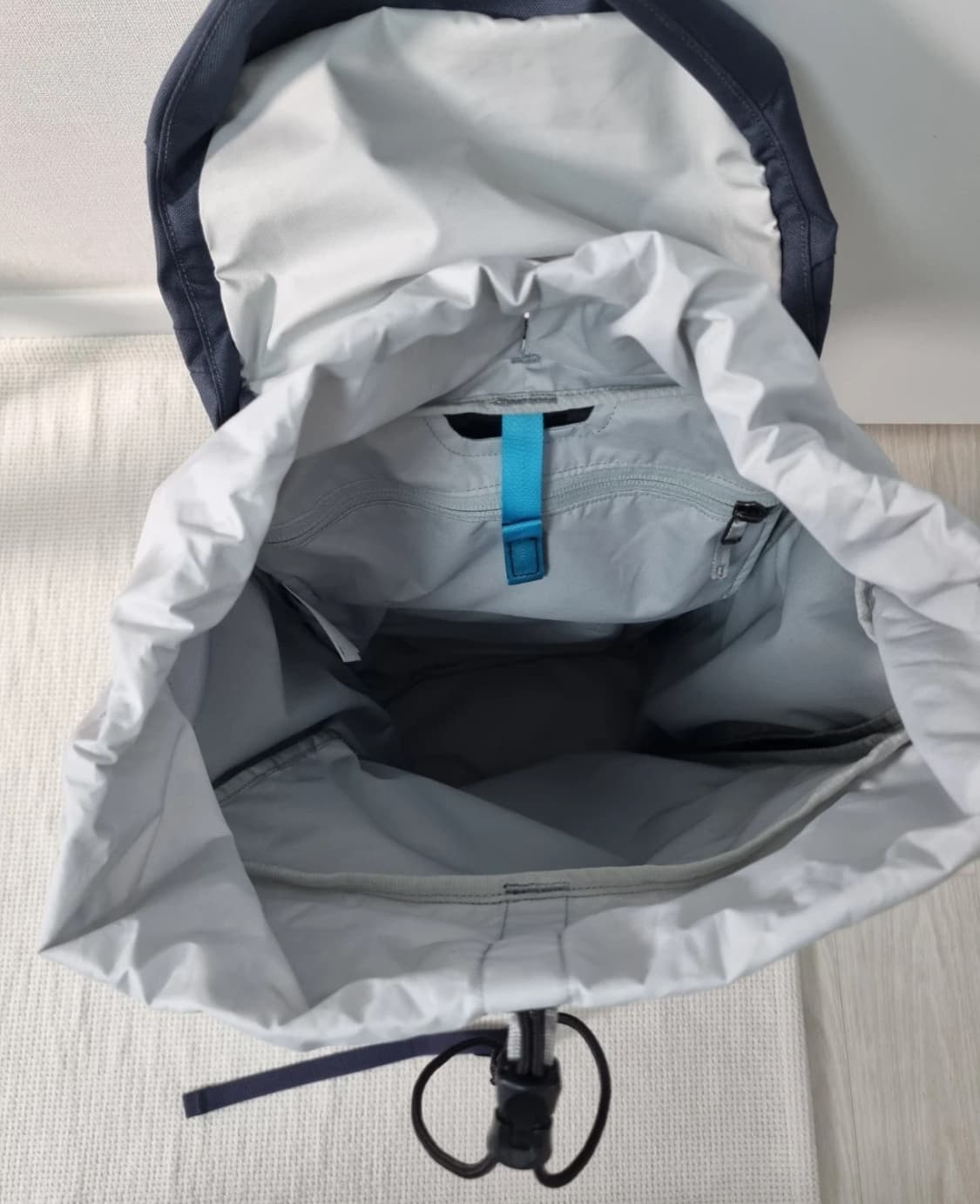 아크테릭스 맨티스 20 블랙 사파이어 백팩 상품이미지2