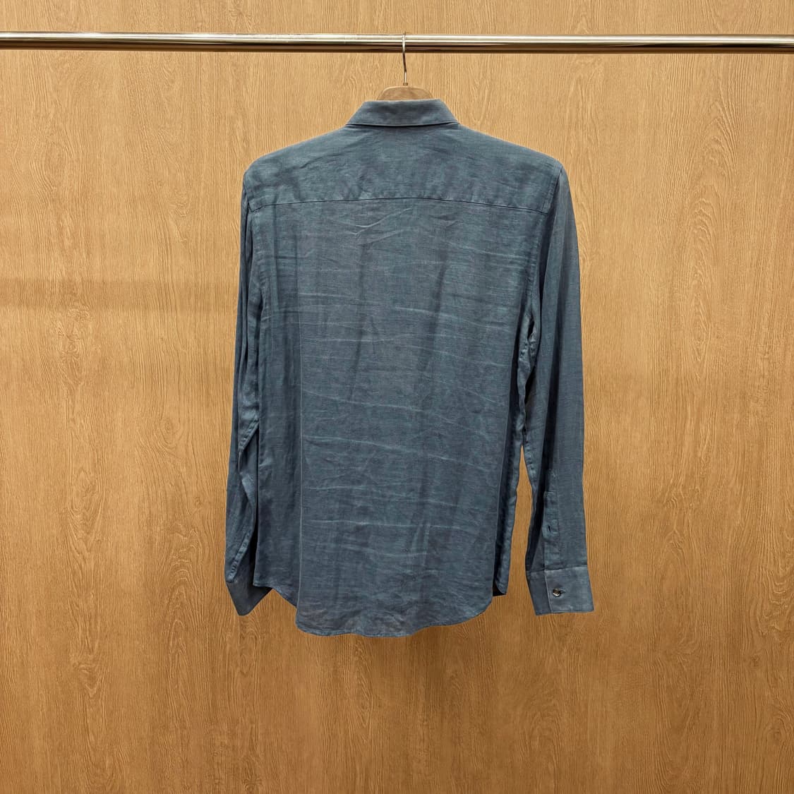 엠포리오 아르마니 린넨 블렌드 긴팔 셔츠 미니멀 히든 버튼 디테일 블루 상품이미지3