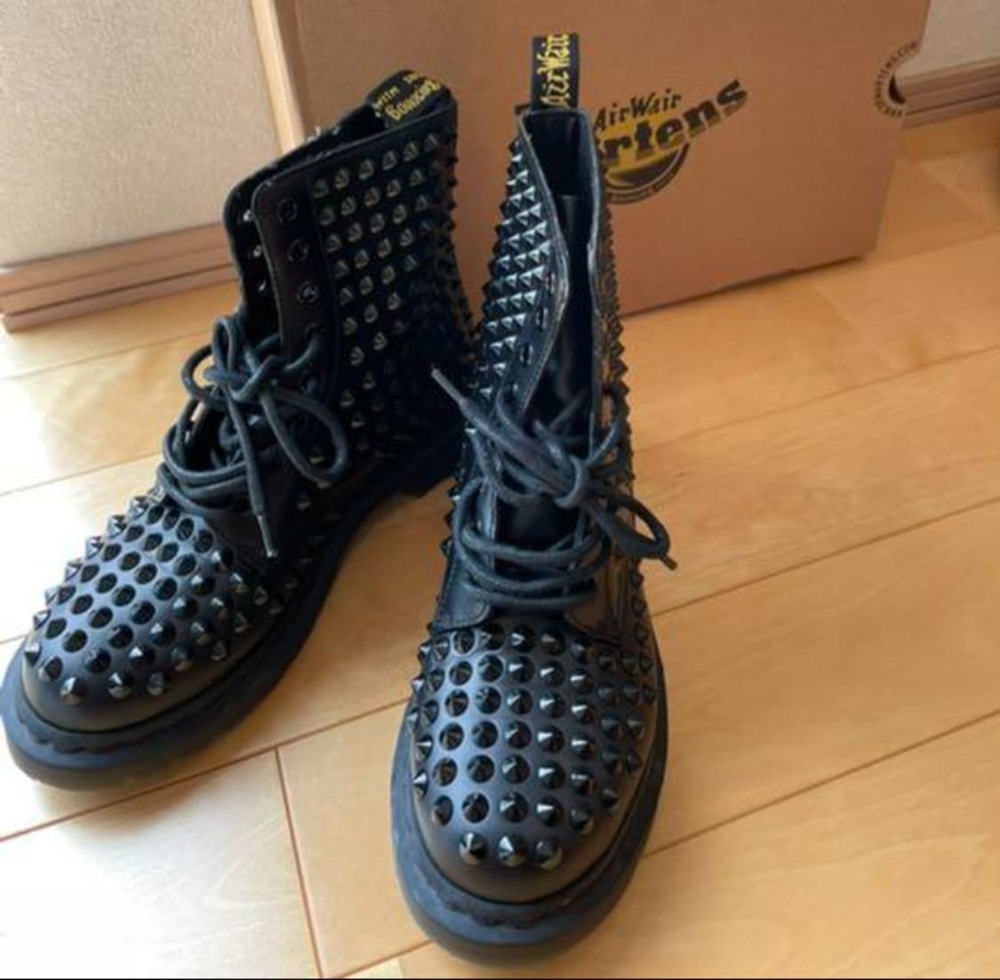 닥터마틴 블랙 스파이크 8홀(uk4)새상품 상품이미지1