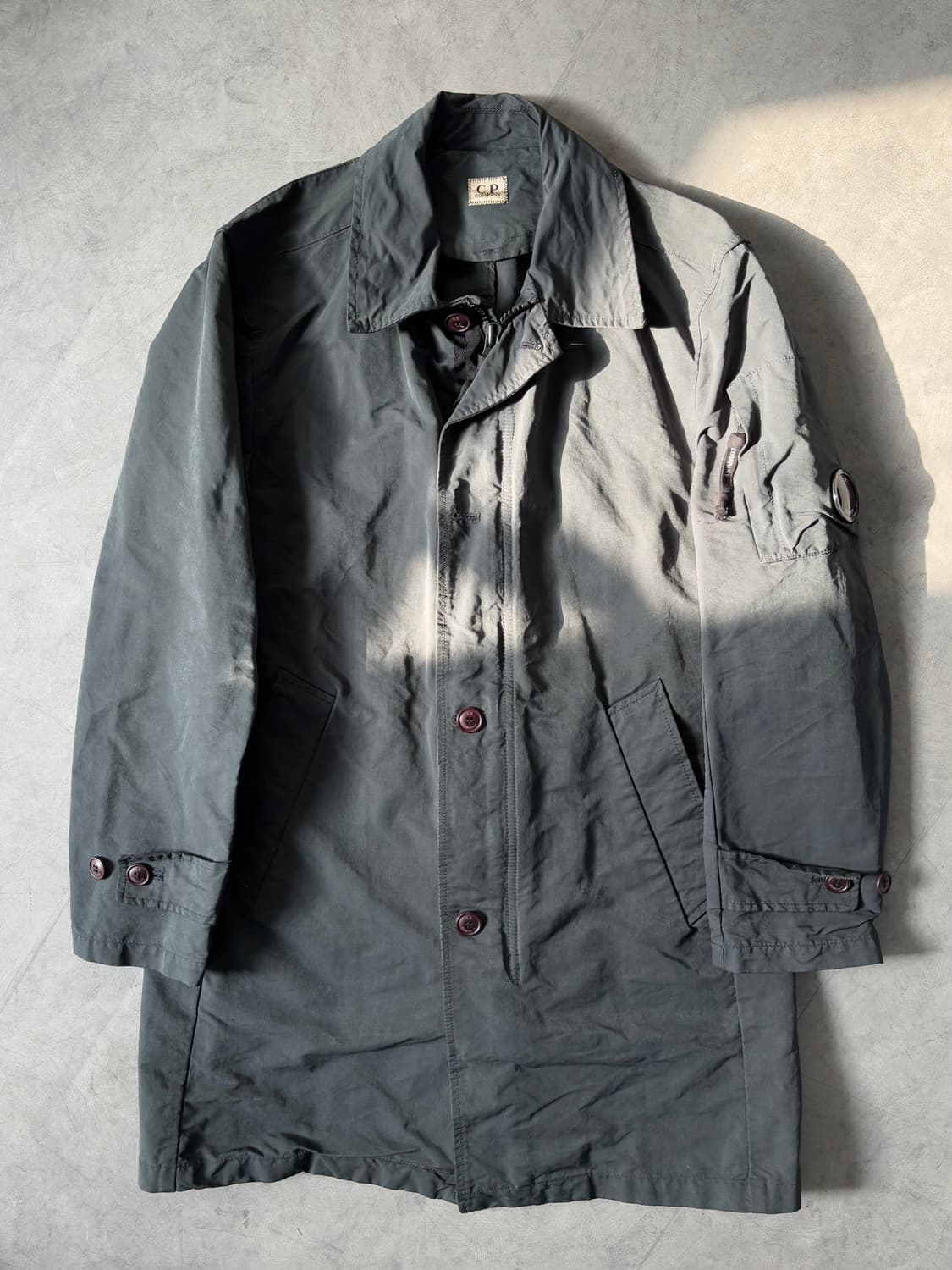 CP 컴퍼니 블랙 렌즈 코트 상품이미지2