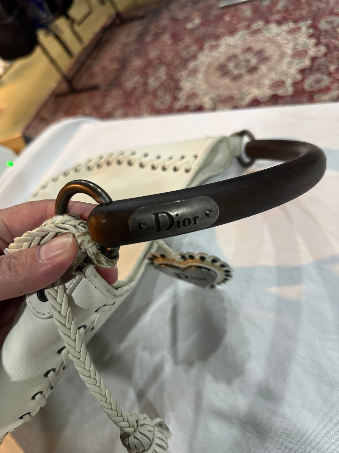 디올 화이트 레이스업 호보백 상품이미지10