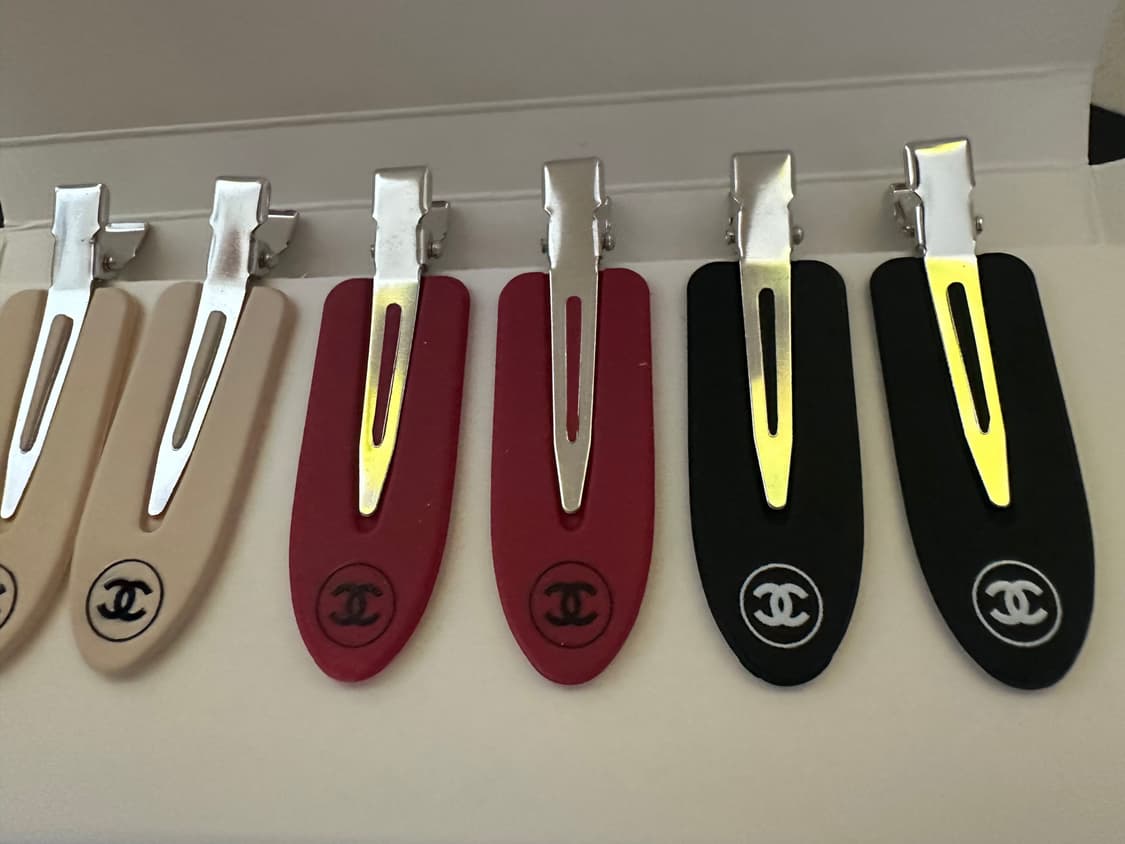 샤넬 헤어 클립 세트 (베이지/레드/블랙) 상품이미지3