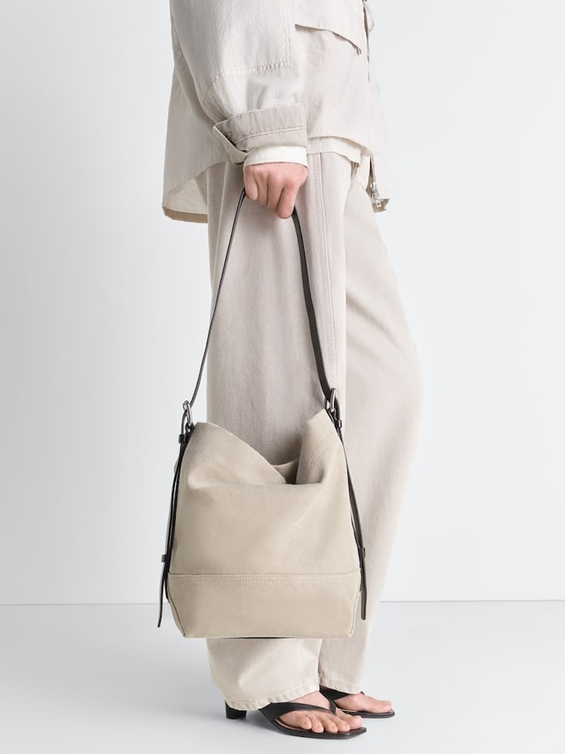 르메르 벨티트 토트백 스몰 다크 린넨 상품이미지1