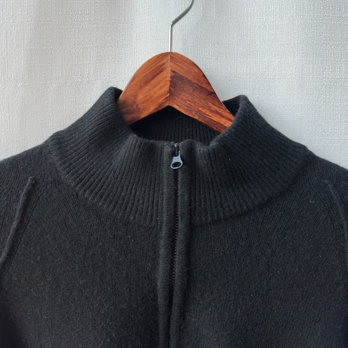 CP Company 렌즈 패치 울혼방 하프 집업 스웨터 블랙 50 상품이미지5