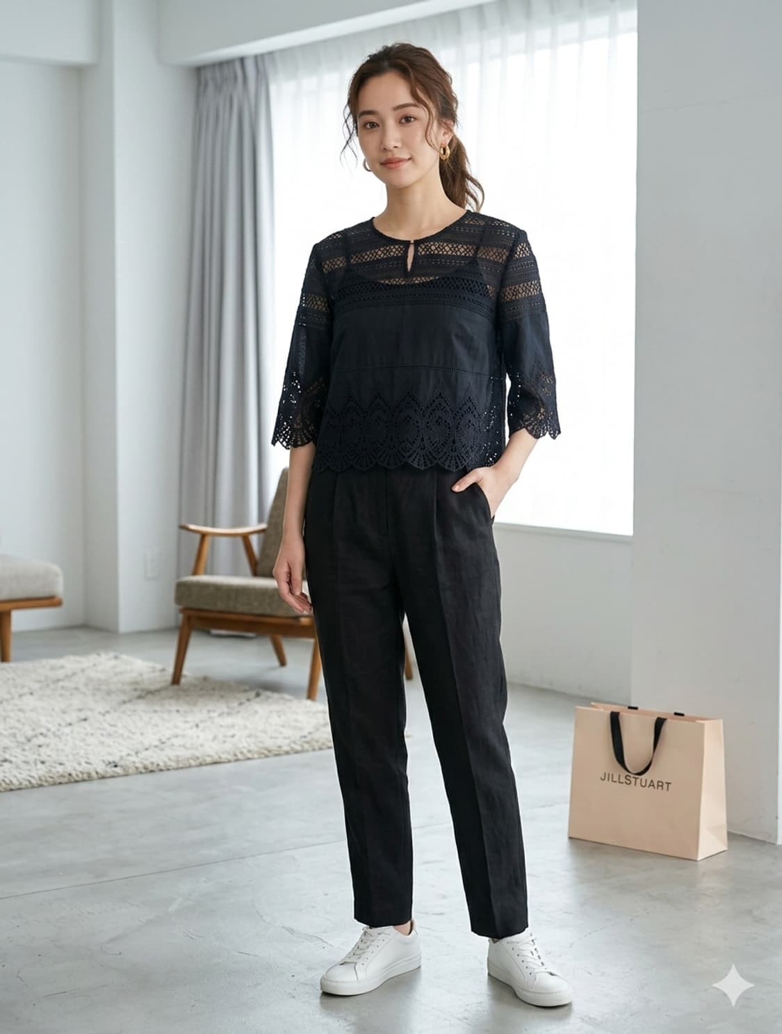 모스 MOS 블랙 펀칭 라운드넥 블라우스 55 상품이미지1