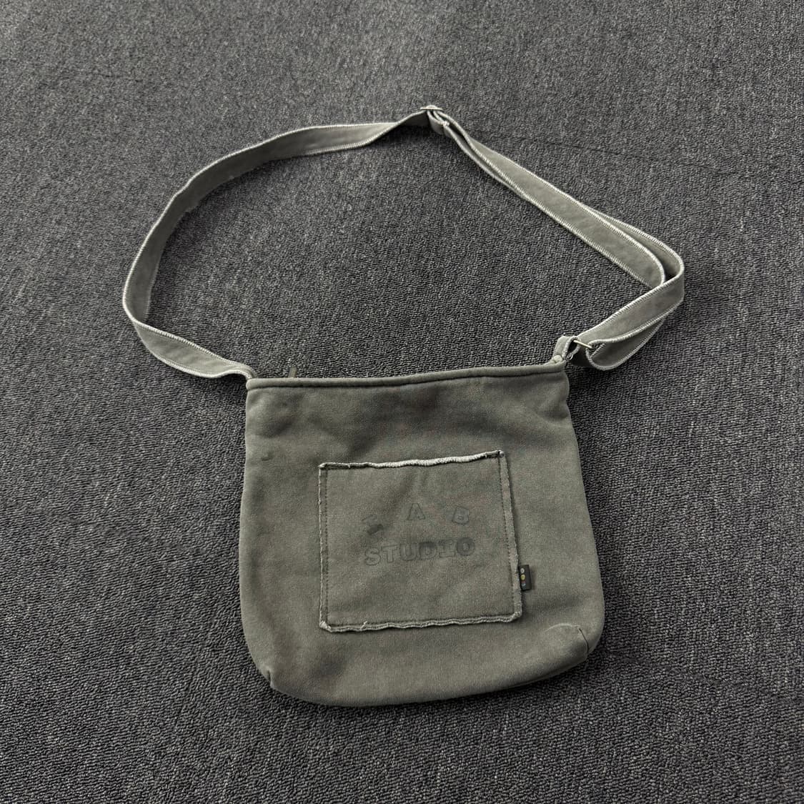 아이앱스튜디오 피그먼트 미니백 상품이미지1