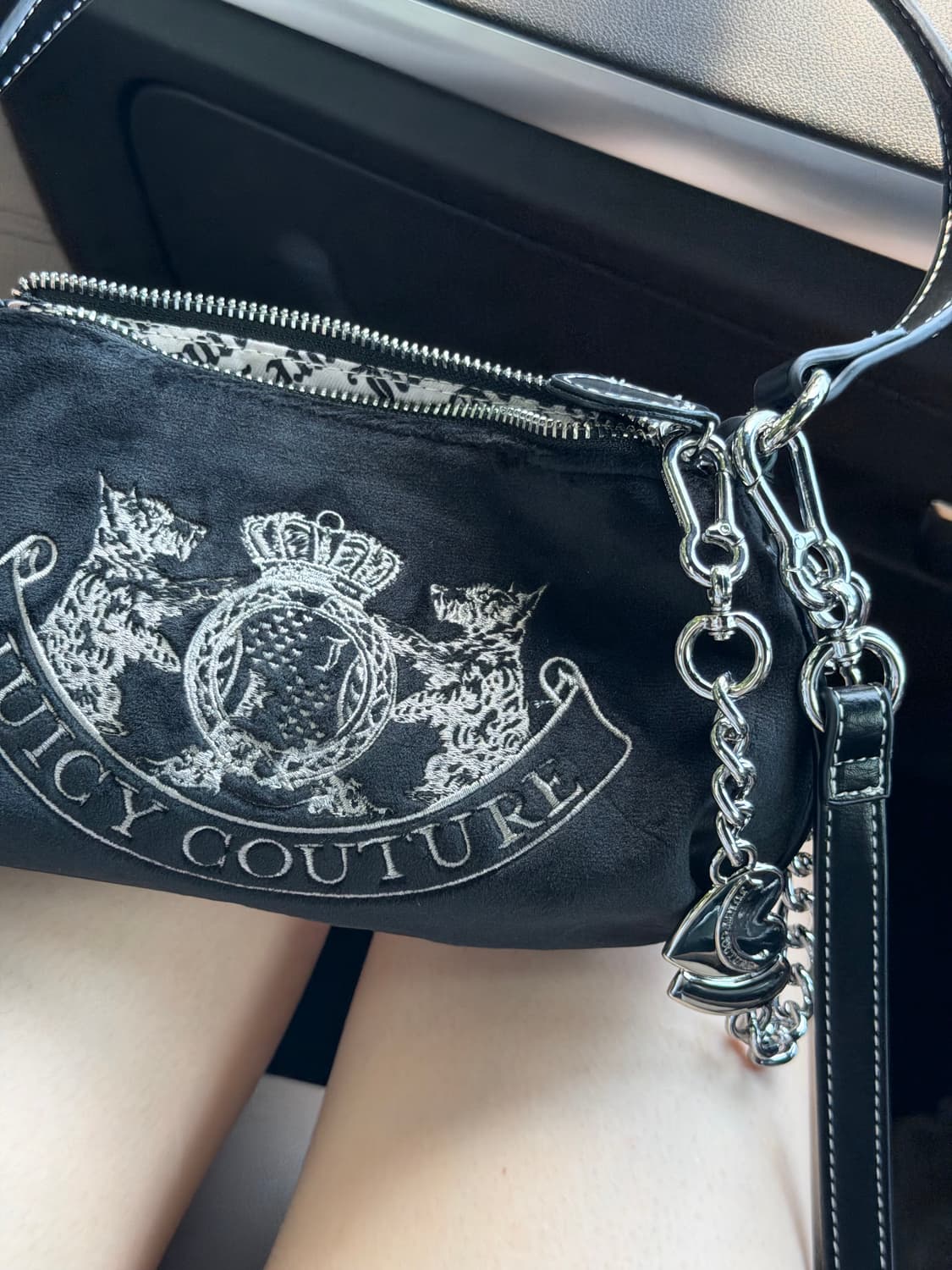 [프리뷰 세일] 쥬시꾸뀌르 블랙 벨벳 숄더백 상품이미지7