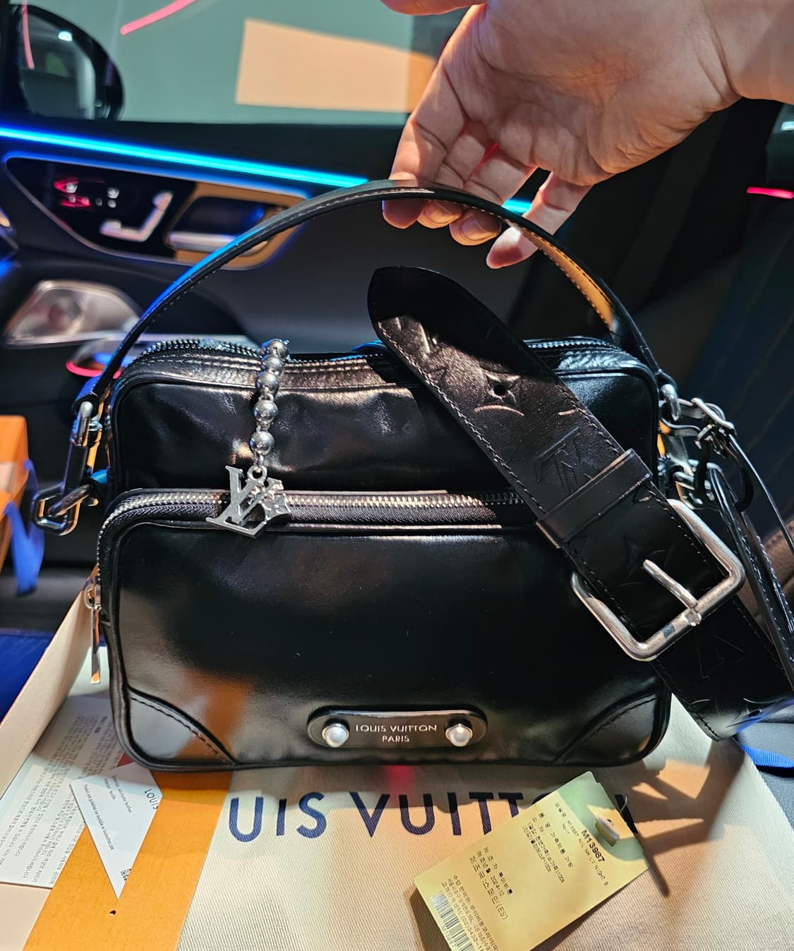 루이비통 쇼라인 퍼렐 한정판 원핸드 닐 토트 크로스백  상품이미지1