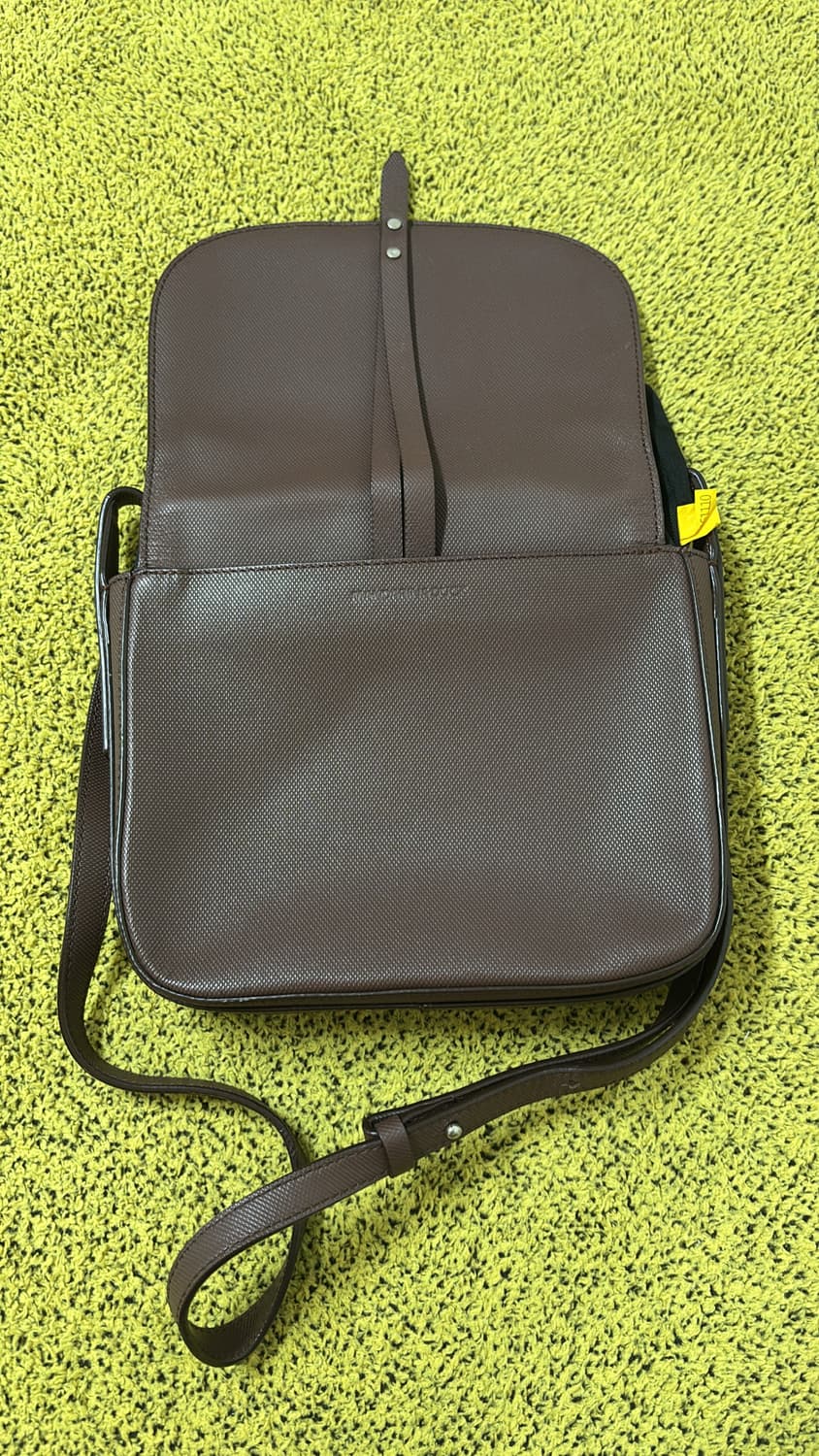 최지우 조이 가방 ) 만다리나덕 브라운 색상 크로스백 상품이미지2