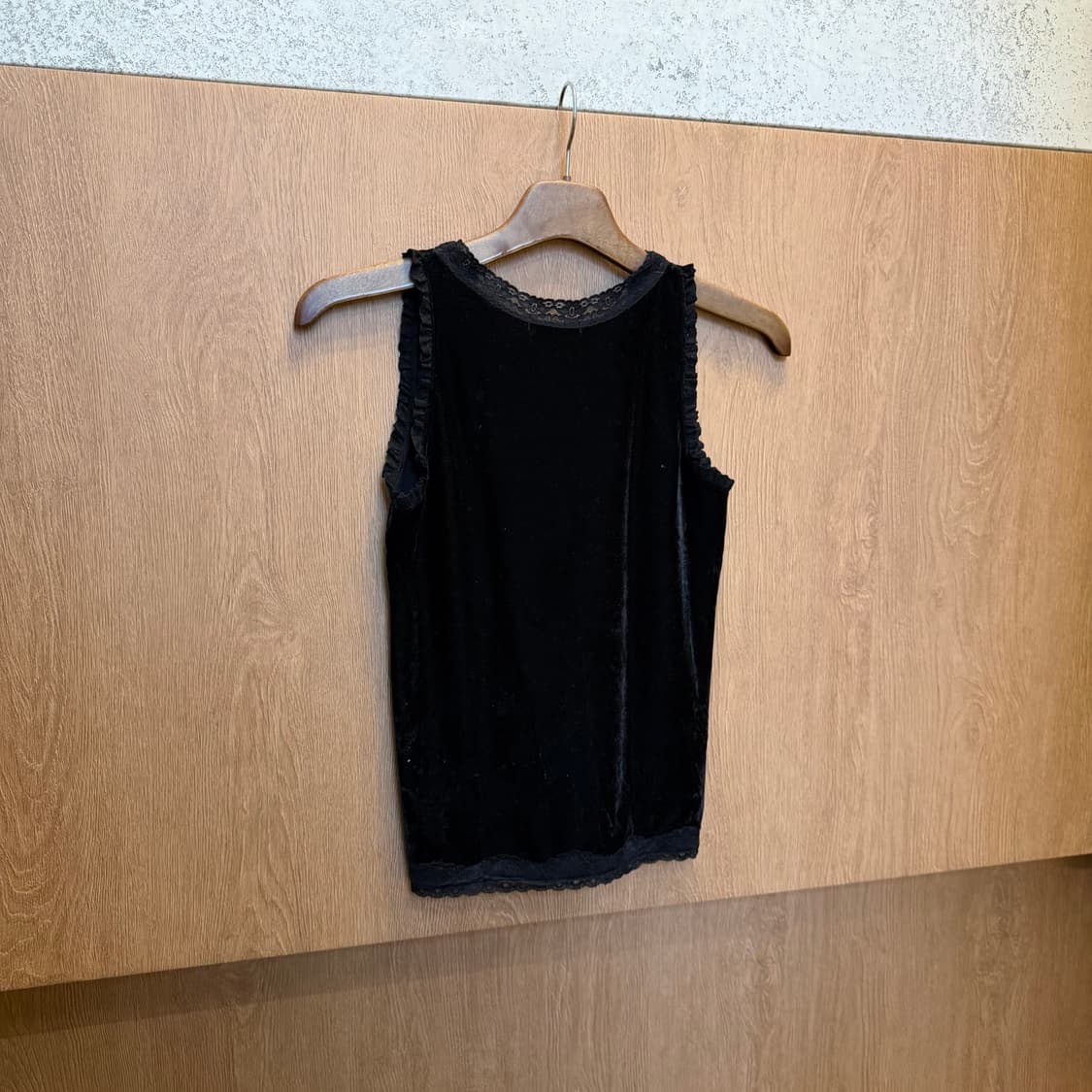 빈티지 브이넥 벨벳 슬리브리스 탑 레이스 프릴 트리밍 디테일 블랙 상품이미지2