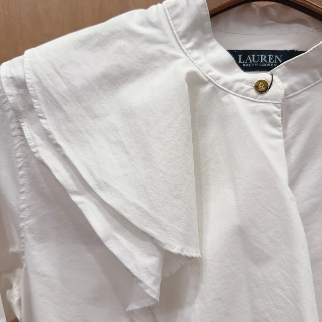 랄프로렌 스탠드카라 코튼 블라우스 프릴 셔츠 골드 버튼 디테일 화이트 상품이미지6