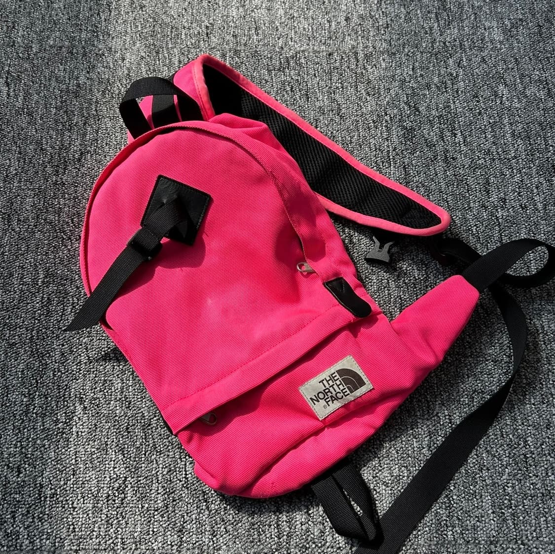 노스페이스 핑크 슬링백 상품이미지1