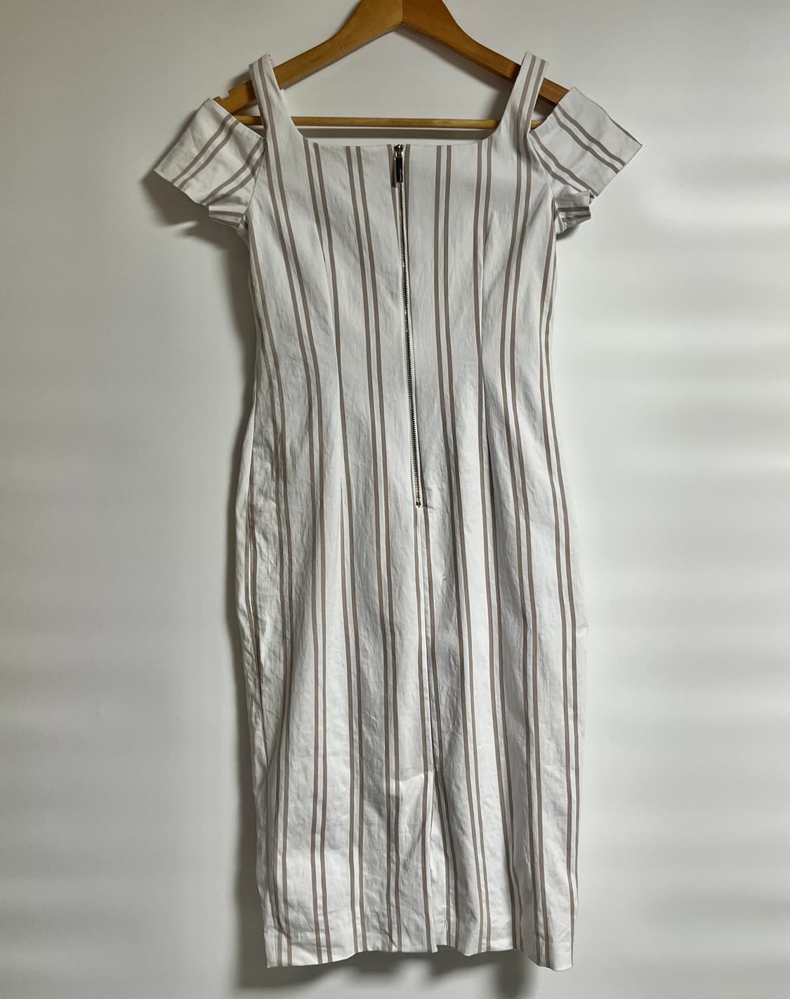 캘빈클라인 여리핏 스트라이프 숄더컷 원피스 S 상품이미지5