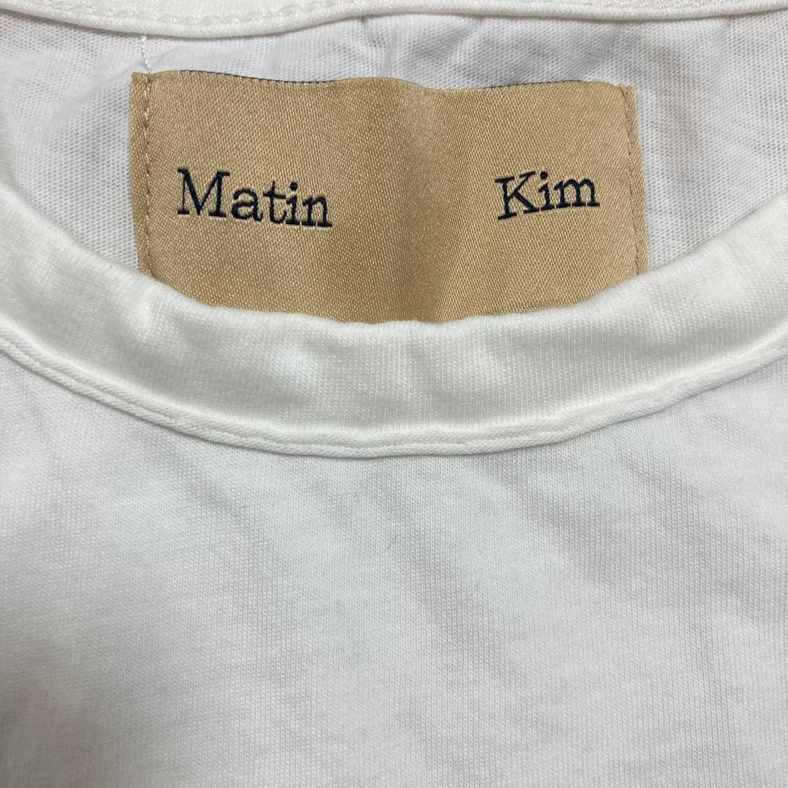 마뗑킴 스펠아웃 로고 화이트 크롭 반팔티 상품이미지3