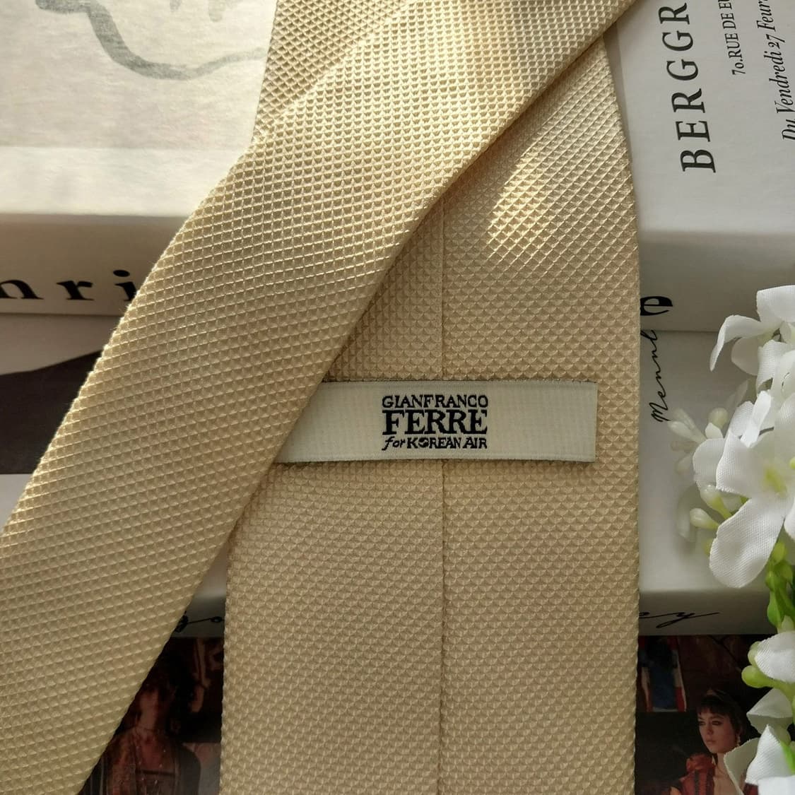 지안프랑코 페레 실크 아이보리 넥타이 8.7cm A+등급 K1590
 상품이미지6