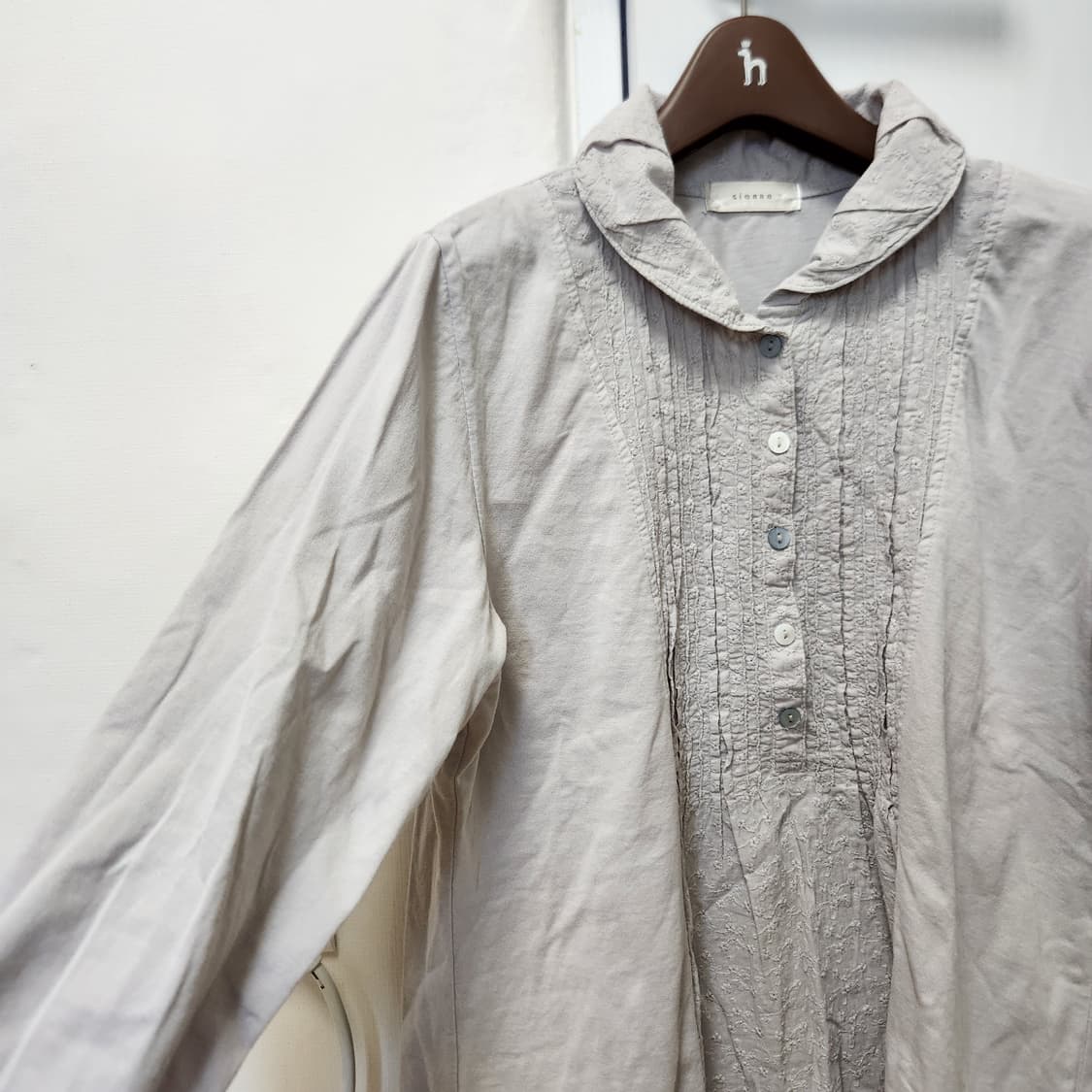 꽃펀칭 카라 블라우스 상품이미지2