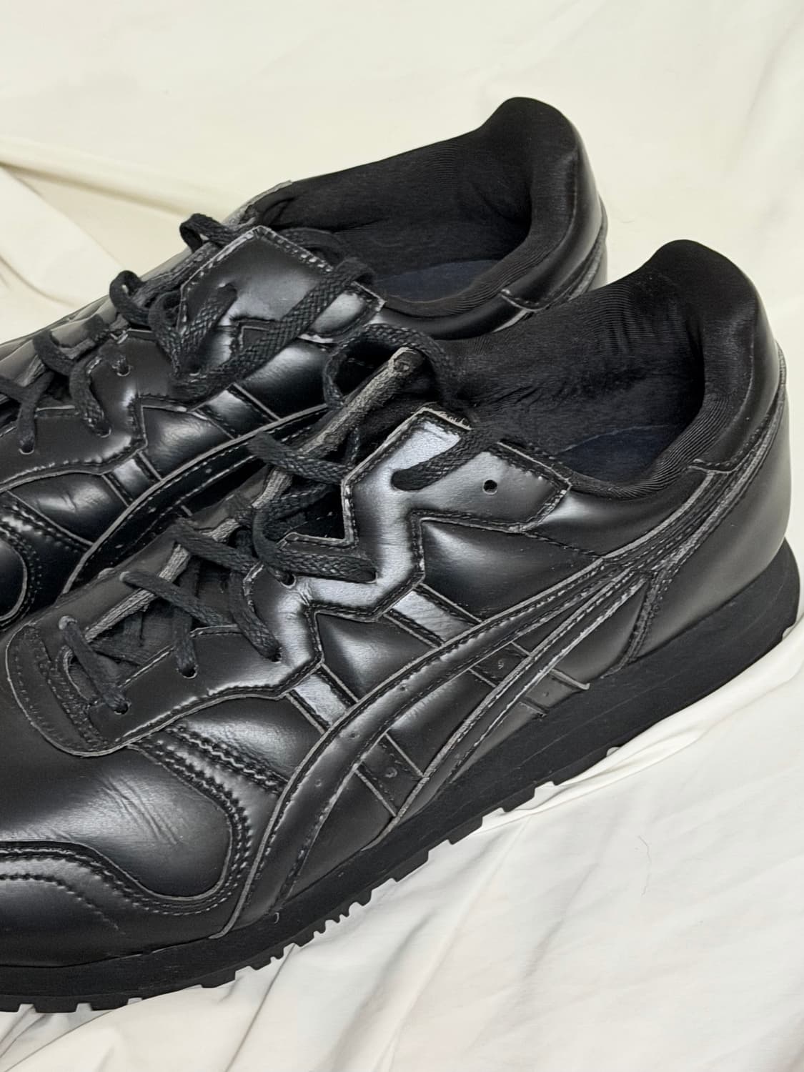 꼼데가르송 아식스 블랙 레더 스니커즈 상품이미지2