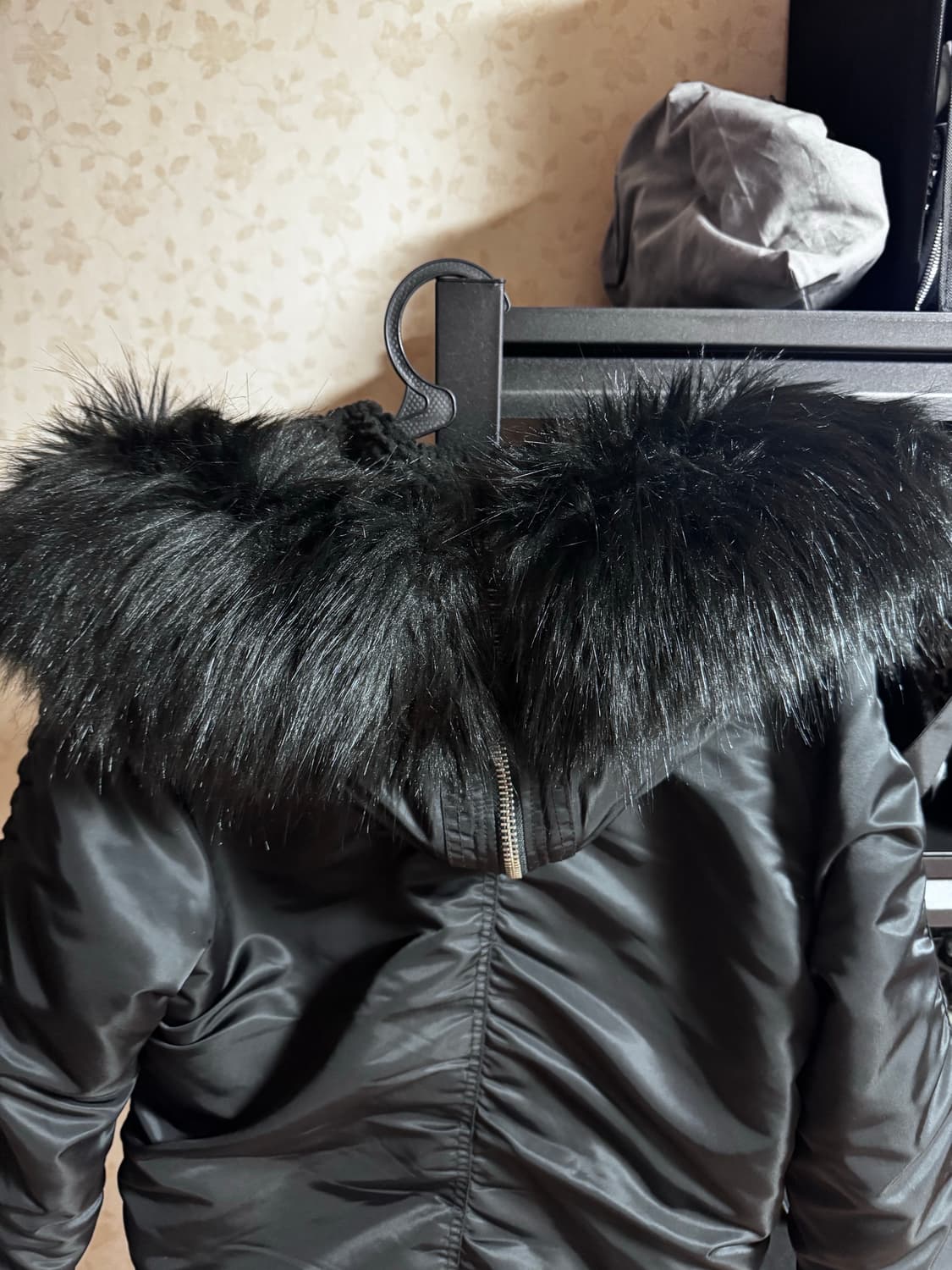 더쿠플스 블랙 퍼 후디 패딩 점퍼 상품이미지4