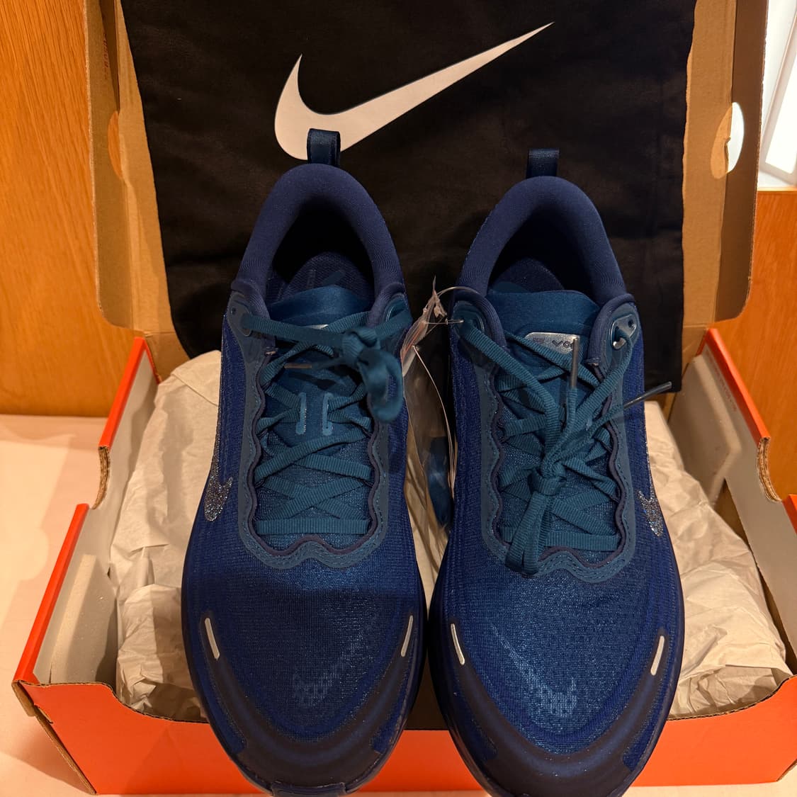 W NIKE 나이키 보메로 플러스 스와로브스키 콜라보 러닝화 운동화 상품이미지5