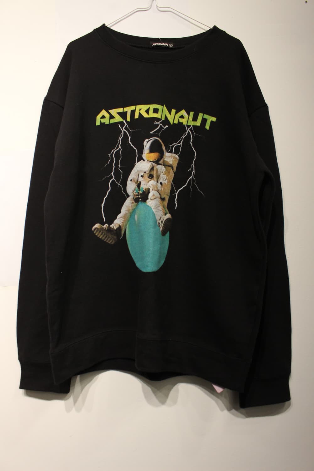 255. ASTRONAUT 프린팅 블랙 맨투맨 상품이미지1