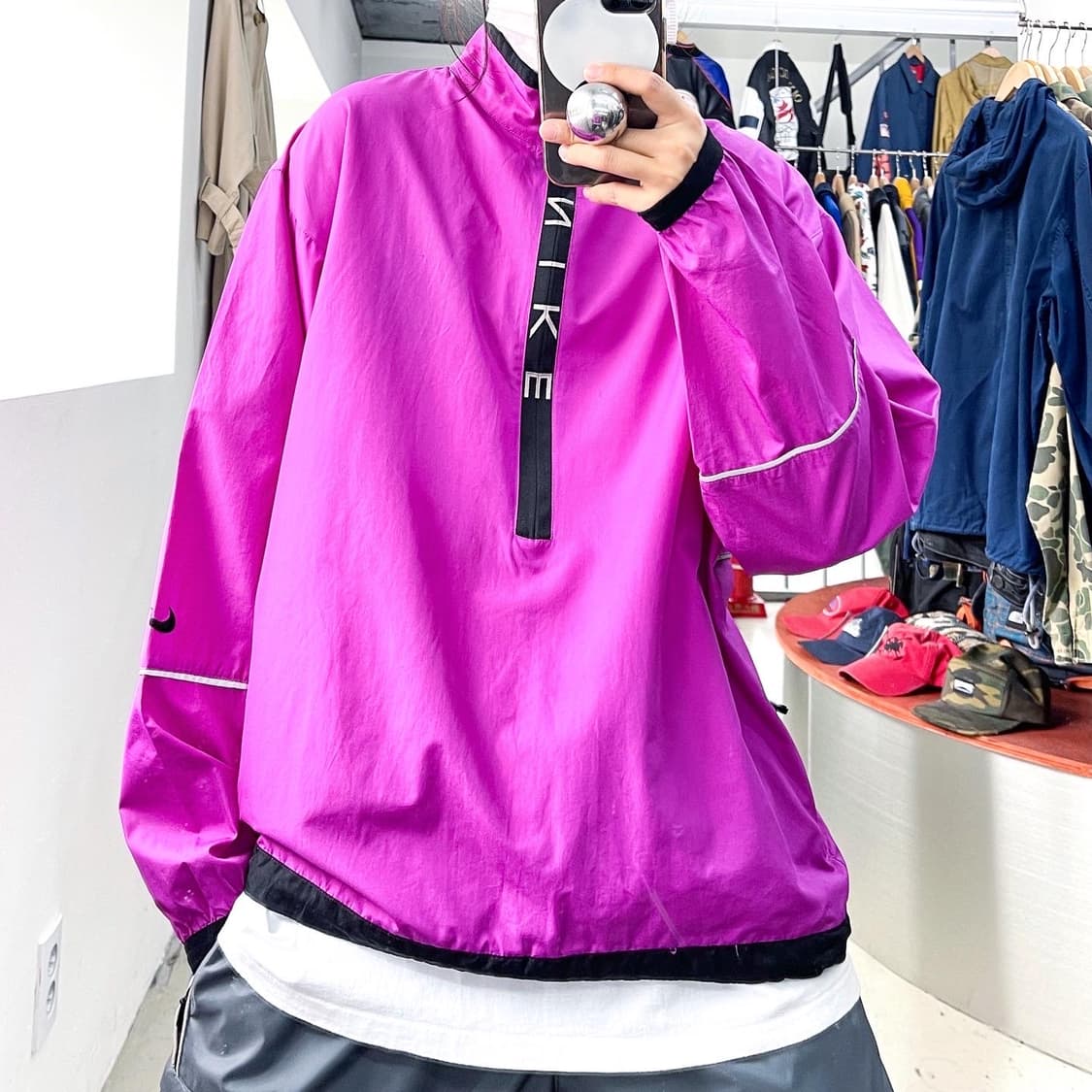 나이키 스펠아웃 암 스우시 리플렉티브 마젠타 아노락 상품이미지1