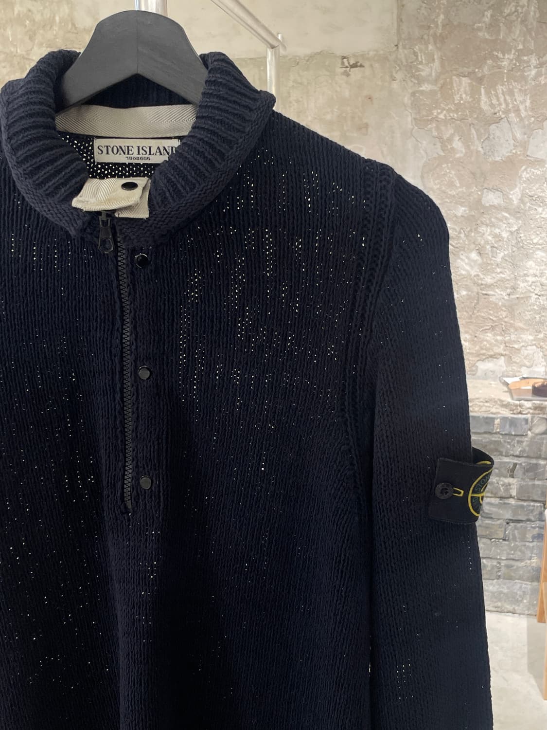 스톤 아일랜드 다크 네이비 와펜 하프 집업 모크넥 니트 상품이미지3
