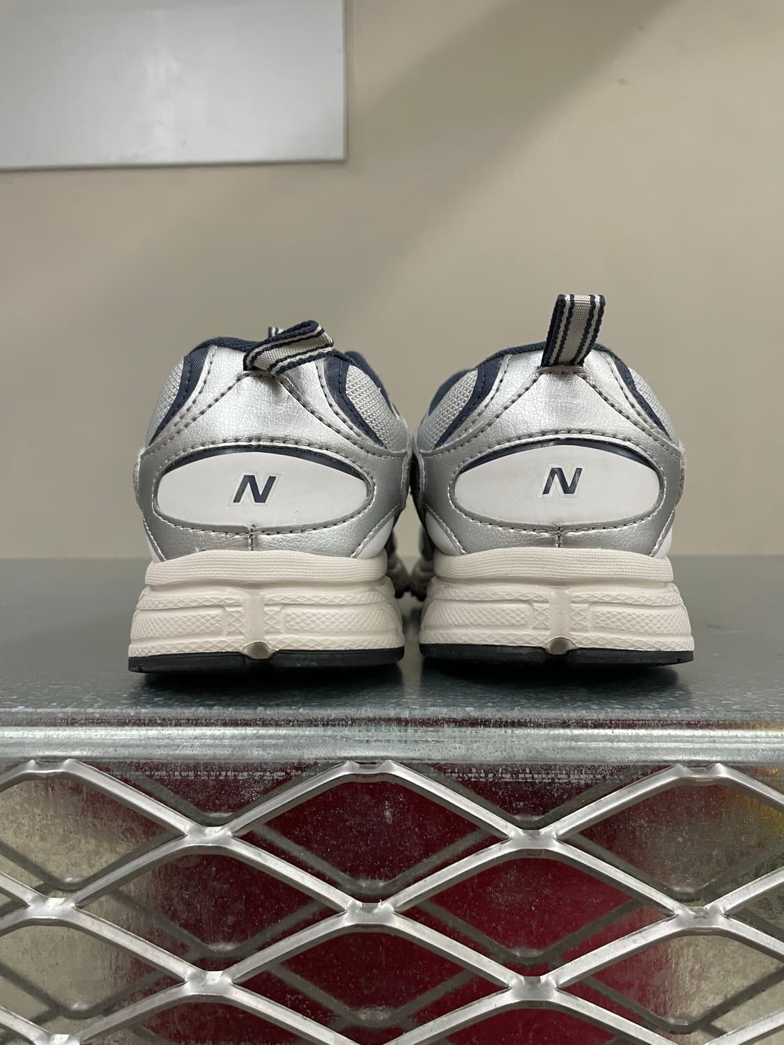 뉴발란스 408 실버 240 상품이미지3