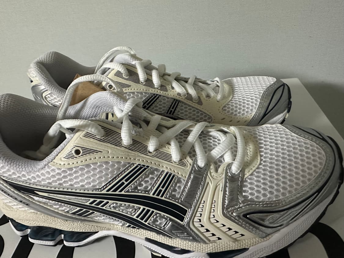 아식스 젤 카야노 14 화이트 미드나잇 245 사이즈 판매합니다. 상품이미지7