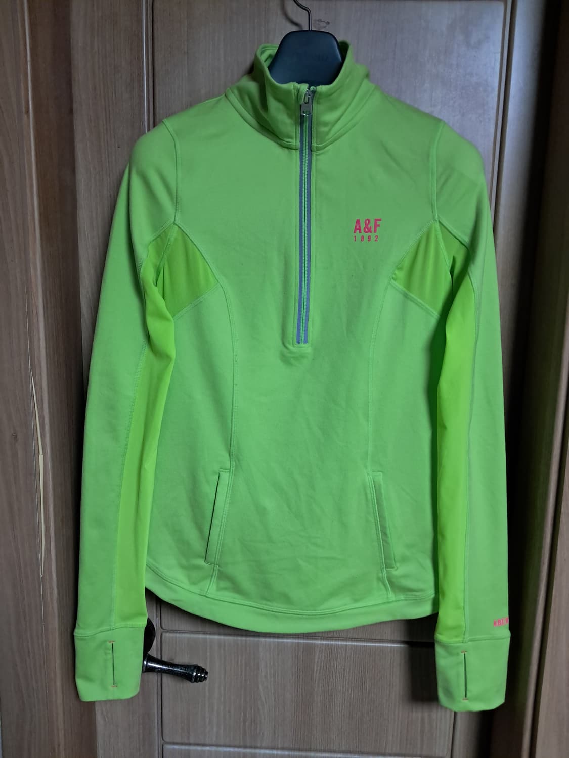 아베크롬비 여성 런닝티 M 상품이미지1