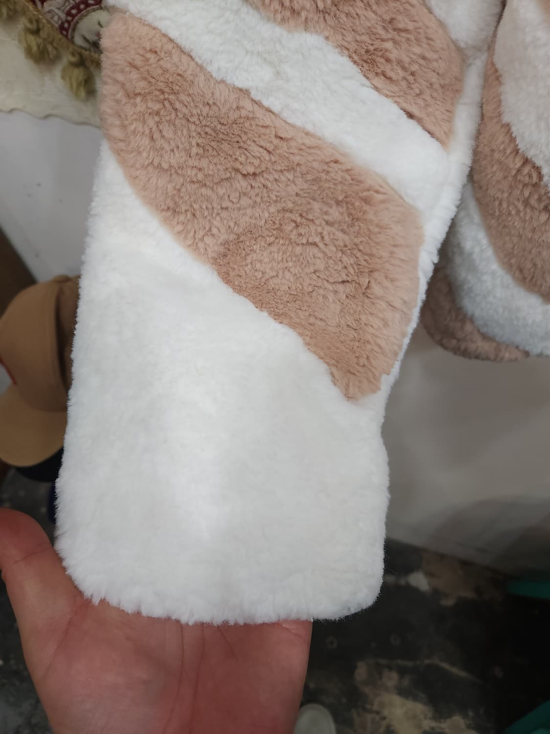 아디다스 트레포일 퍼 자켓
​
 상품이미지5