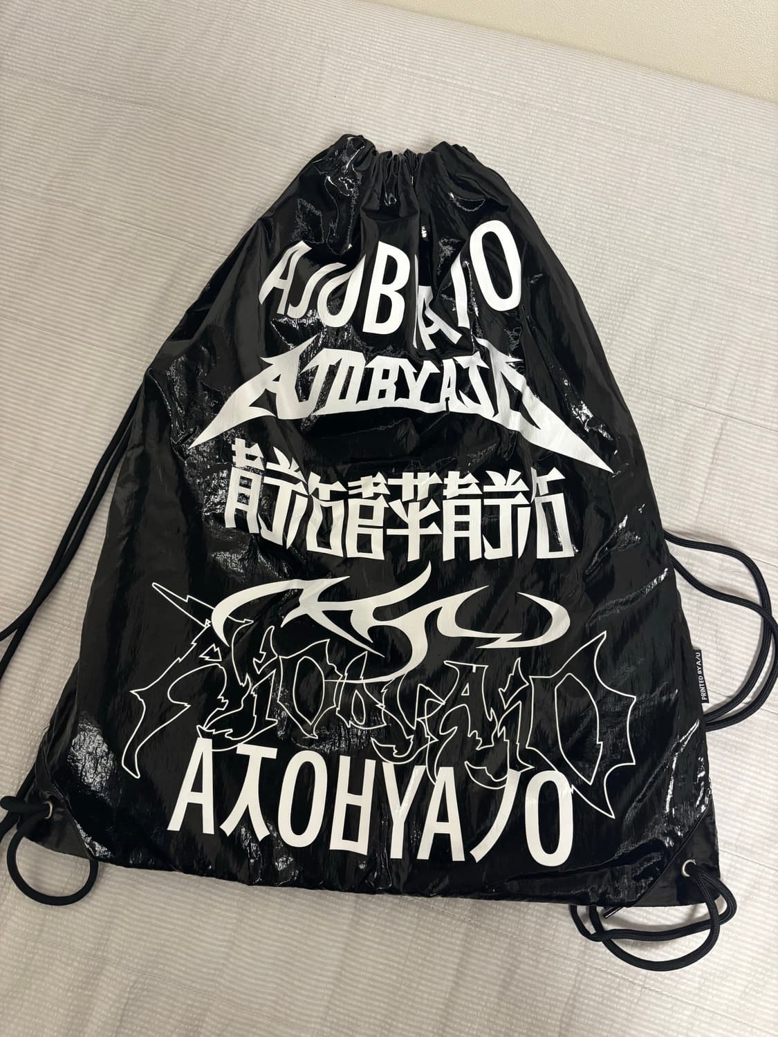 아조바이아조 토탈 로고 메탈 드로우스트링 백 블랙 상품이미지1