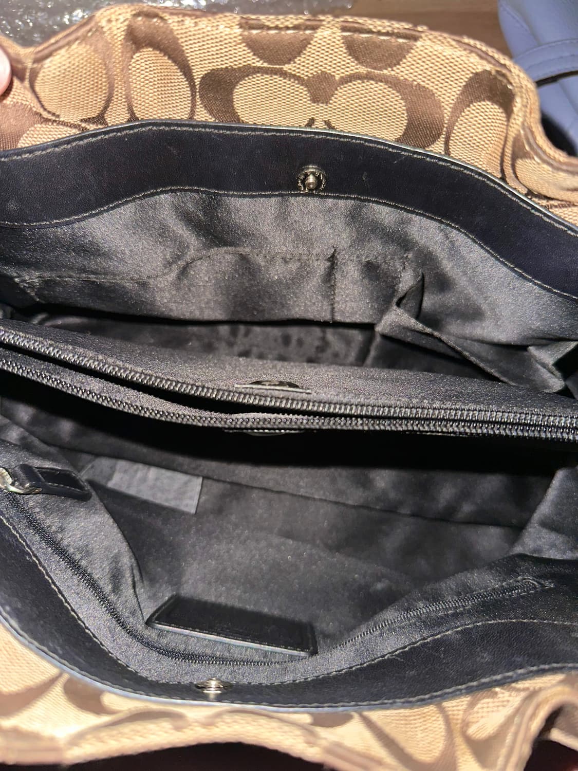 코치 시그니처 패턴 브라운 베이지 숄더백 상품이미지6