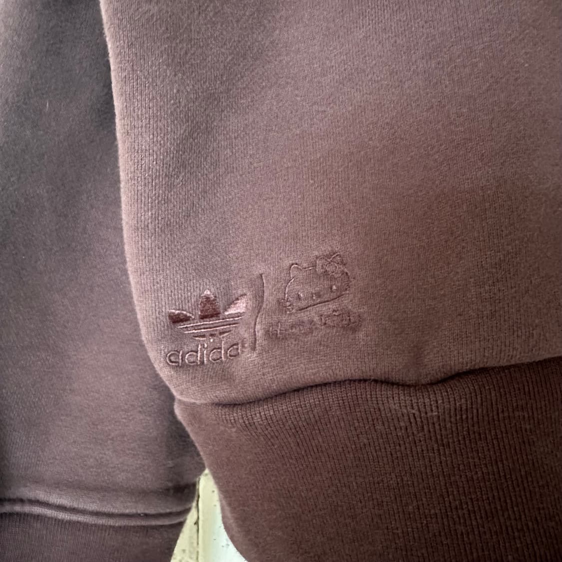 우먼M 아디다스 헬로키티 크롭 후드 브라운 상품이미지3