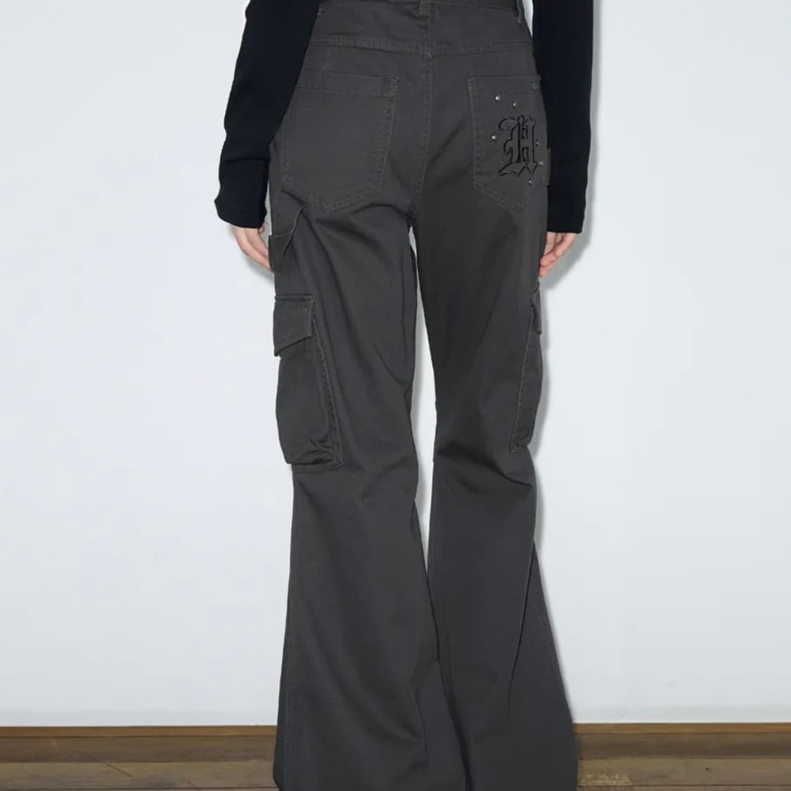 헬레네파리스 피그먼트 스터드 부츠컷 팬츠 그레이 상품이미지1